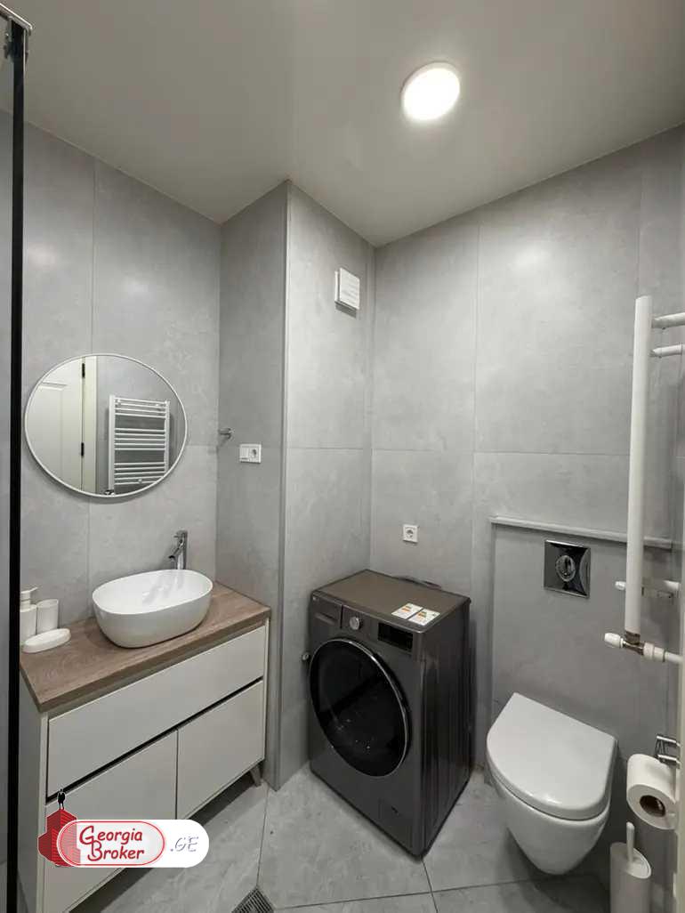 продается квартира с новым ремонтом 3-комнаты