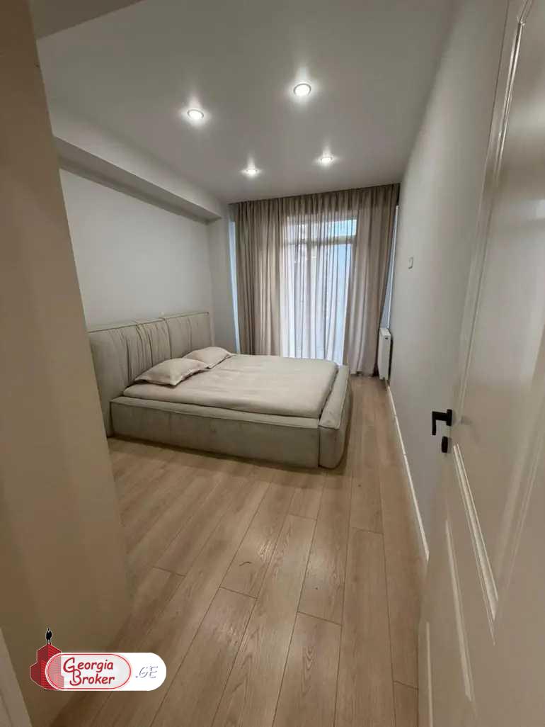 продается квартира с новым ремонтом 3-комнаты