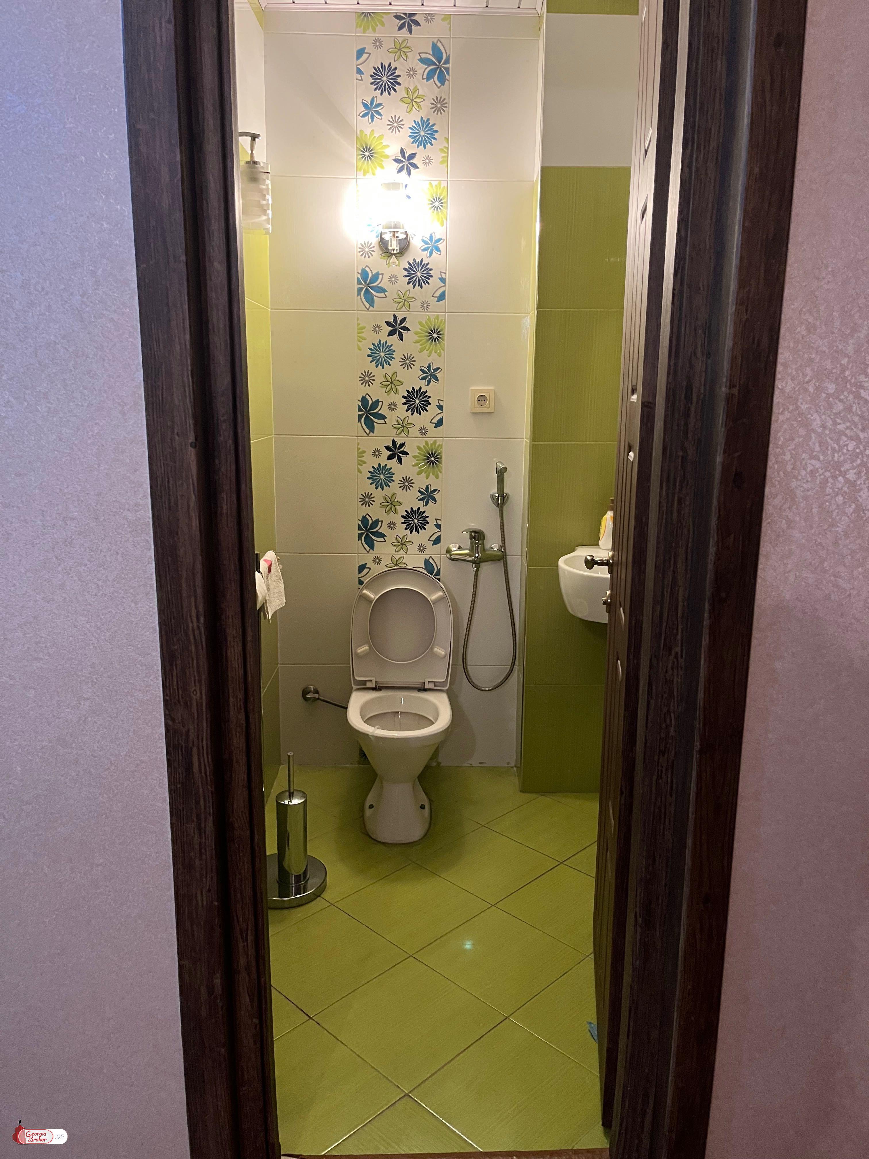 nearly repaired 5-room apartment for sale