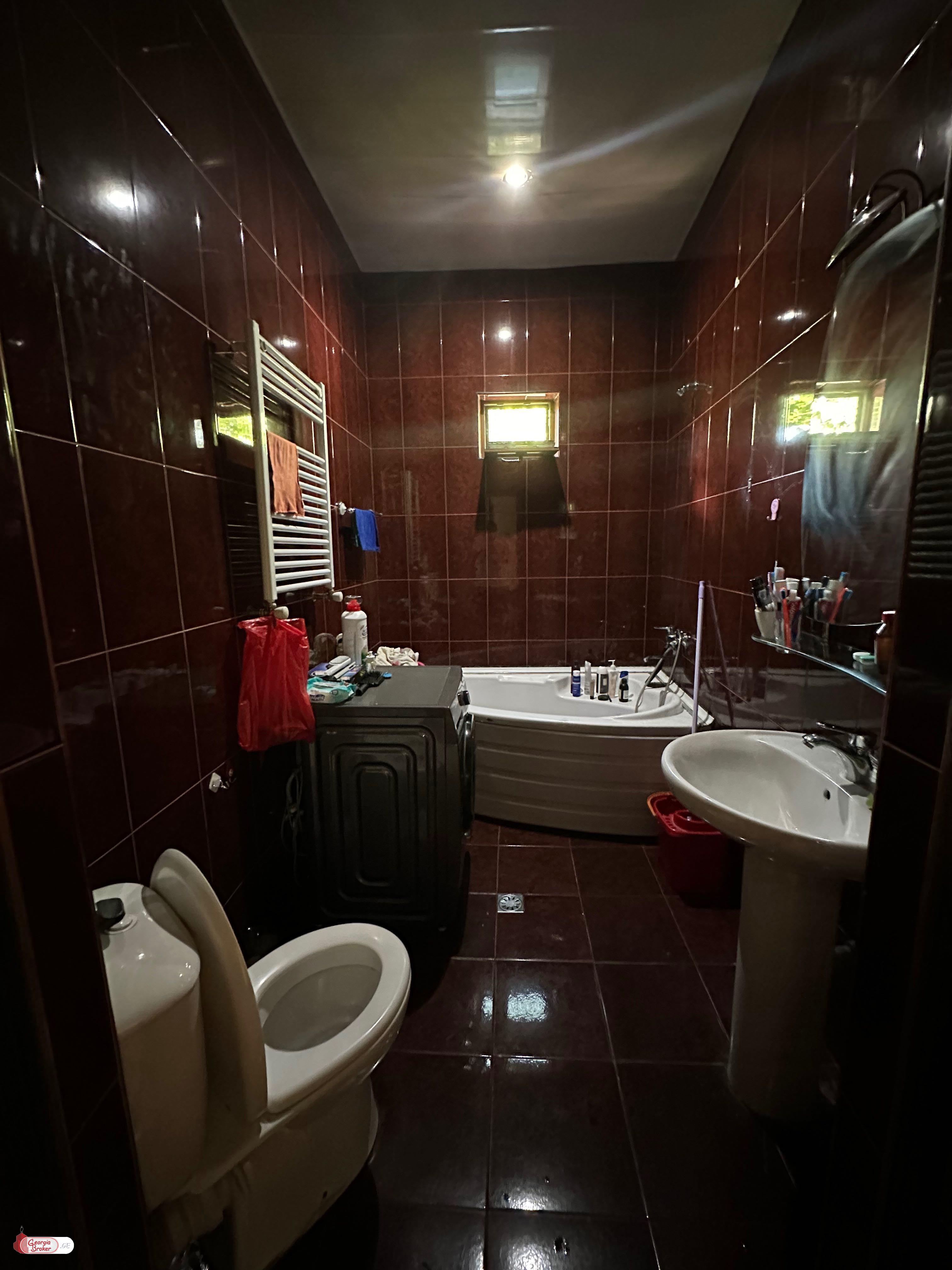 იყიდება ახალი გარემონტებული 4 ოთახიანი ბინა