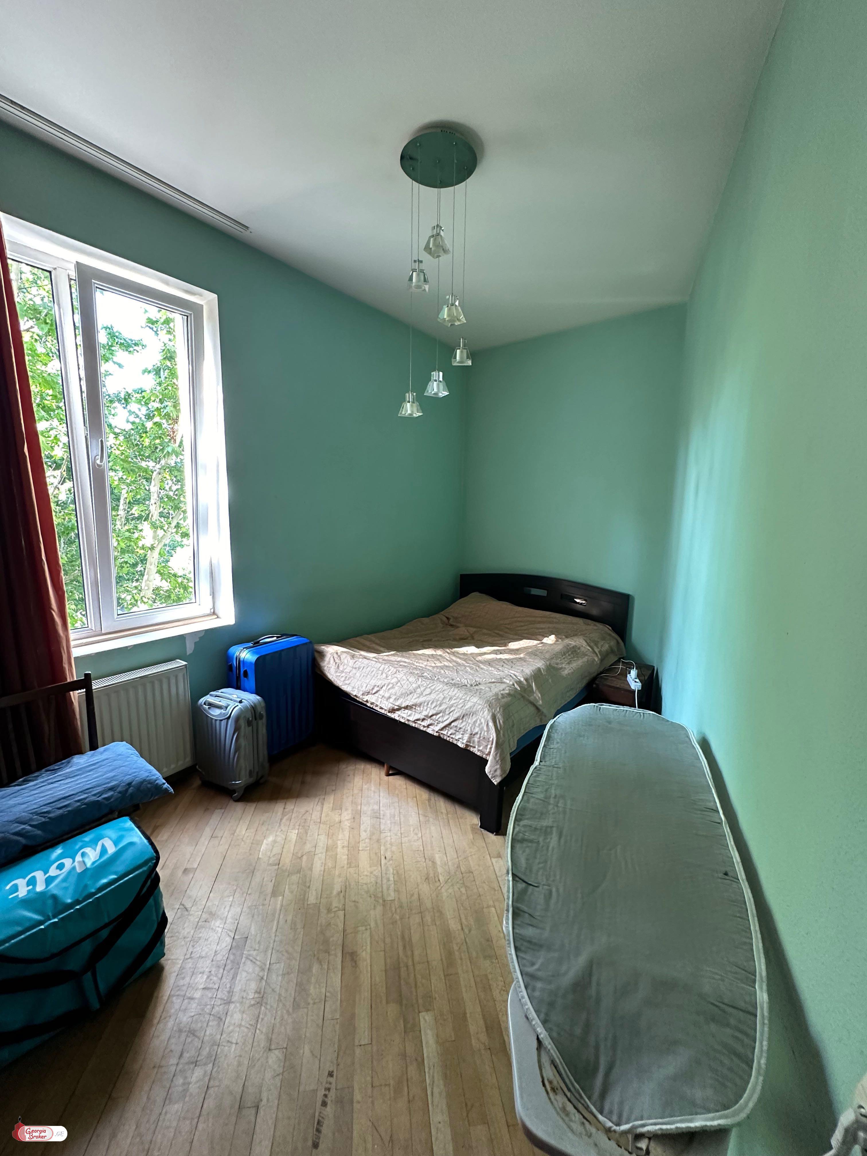 იყიდება ახალი გარემონტებული 4 ოთახიანი ბინა