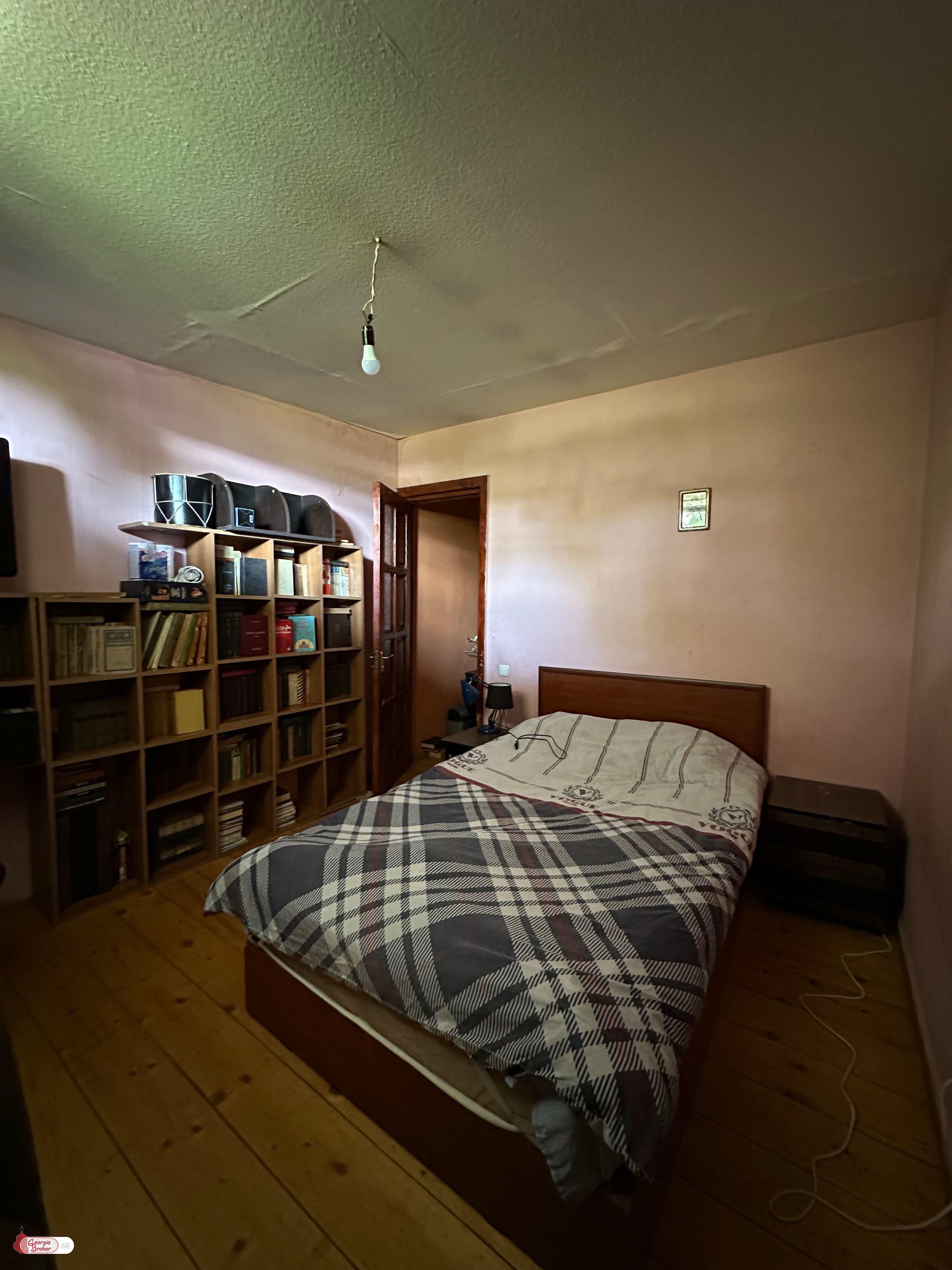 იყიდება ახალი გარემონტებული 4 ოთახიანი ბინა