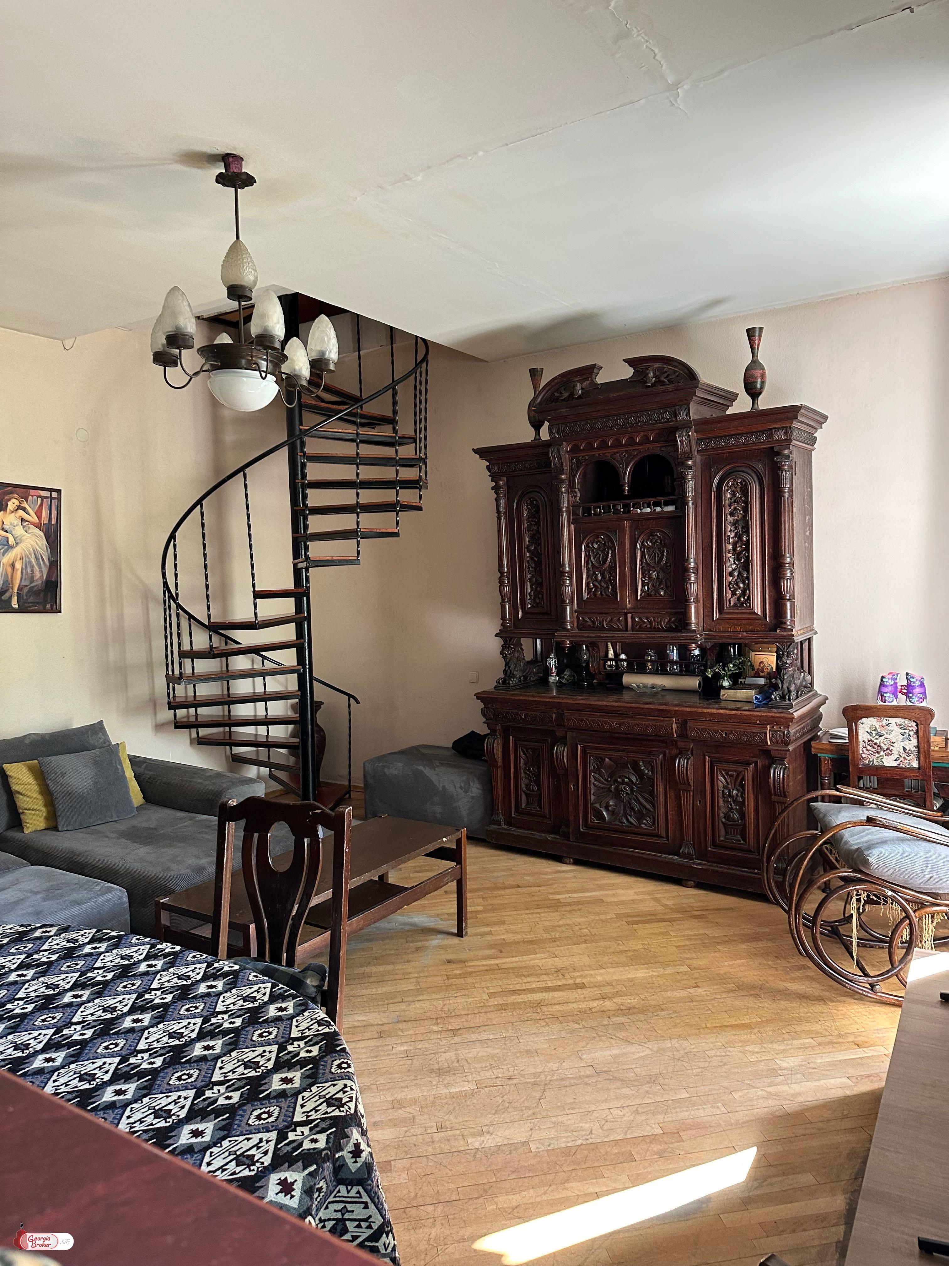 იყიდება ახალი გარემონტებული 4 ოთახიანი ბინა