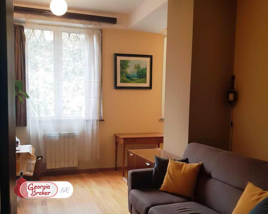 იყიდება ახალი გარემონტებული 5 ოთახიანი ბინა