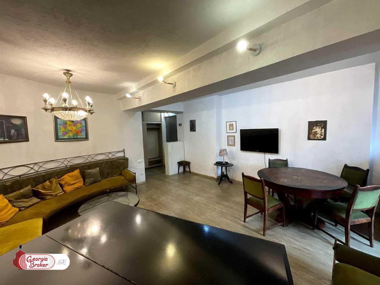 იყიდება ახალი გარემონტებული 4 ოთახიანი ბინა