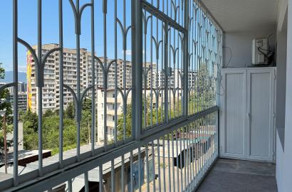 იყიდება ახალი გარემონტებული 5 ოთახიანი ბინა