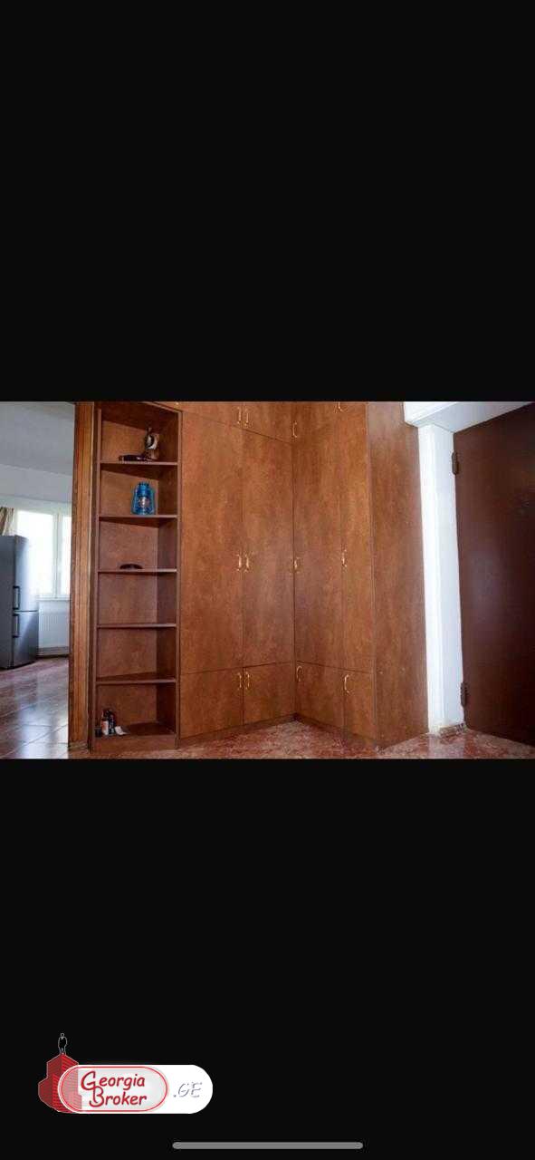 იყიდება ძველი გარემონტებული 3 ოთახიანი ბინა