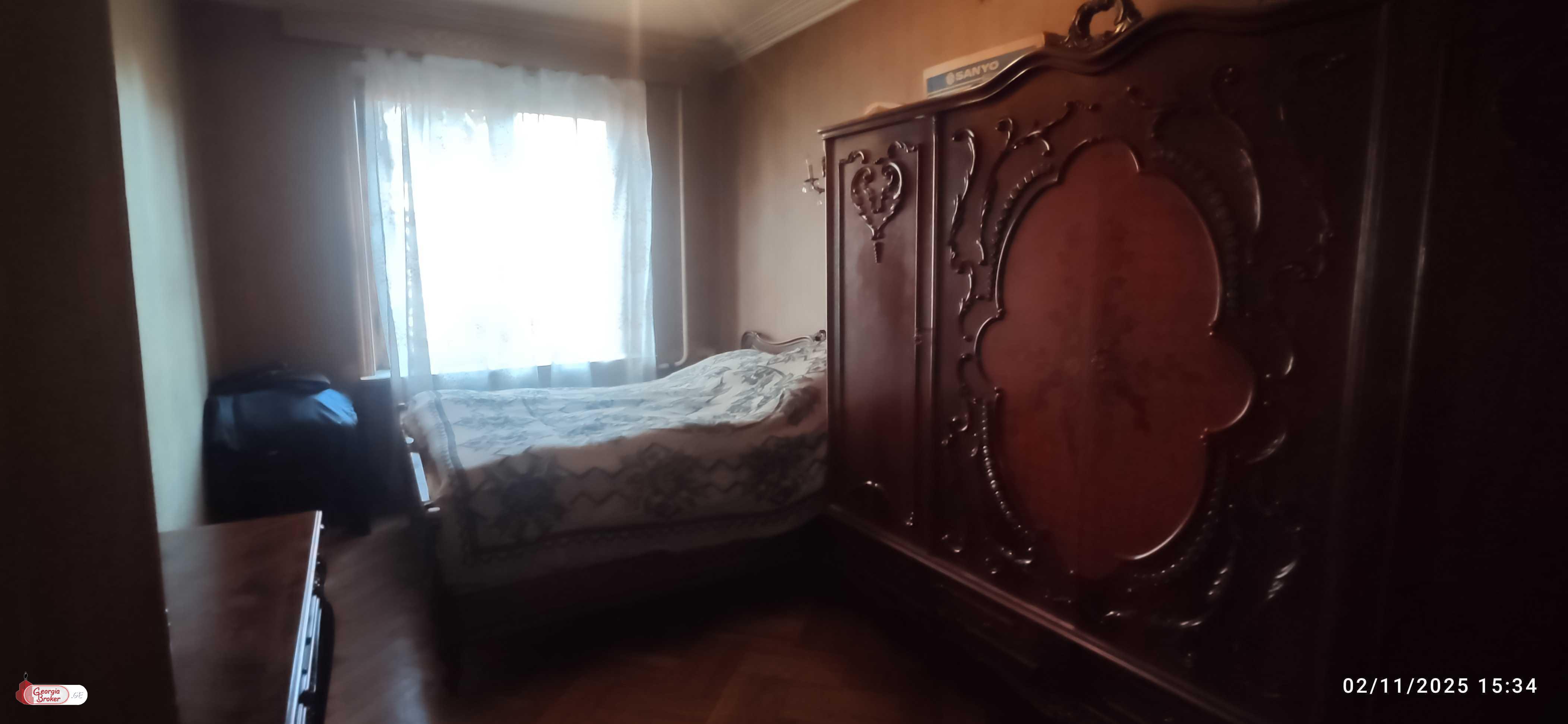 იყიდება ძველი გარემონტებული 3 ოთახიანი ბინა