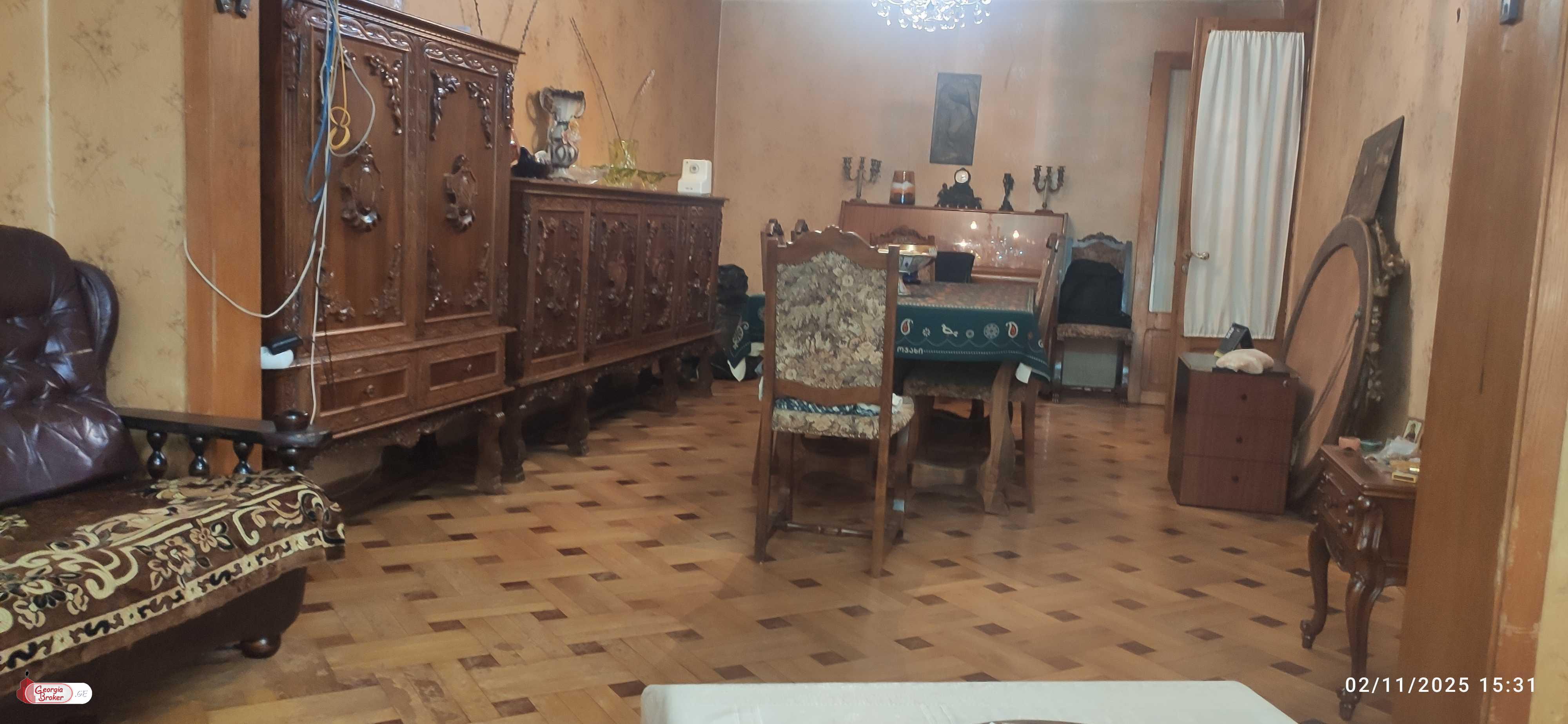 იყიდება ძველი გარემონტებული 3 ოთახიანი ბინა