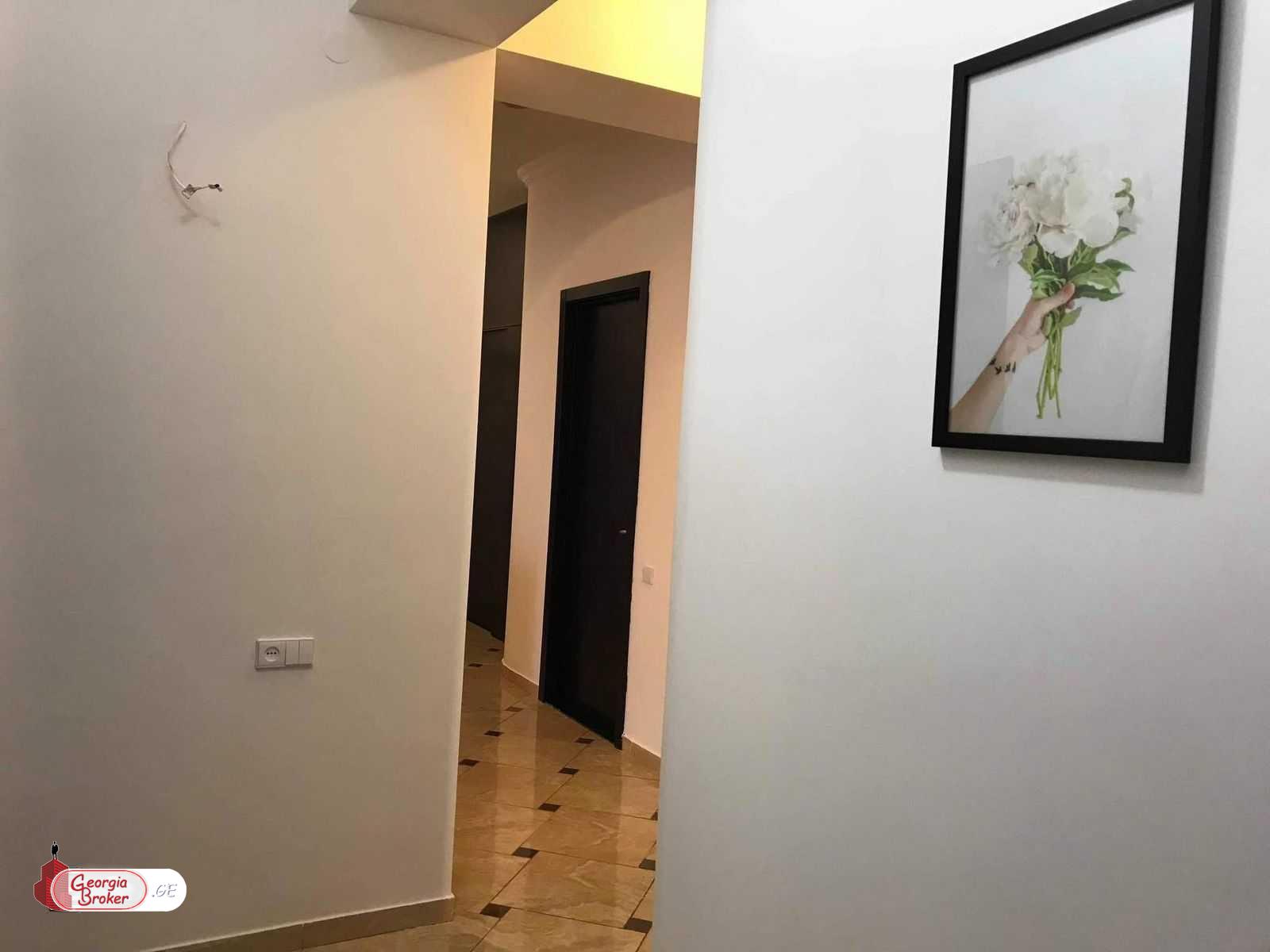 იყიდება ახალი გარემონტებული 4 ოთახიანი ბინა