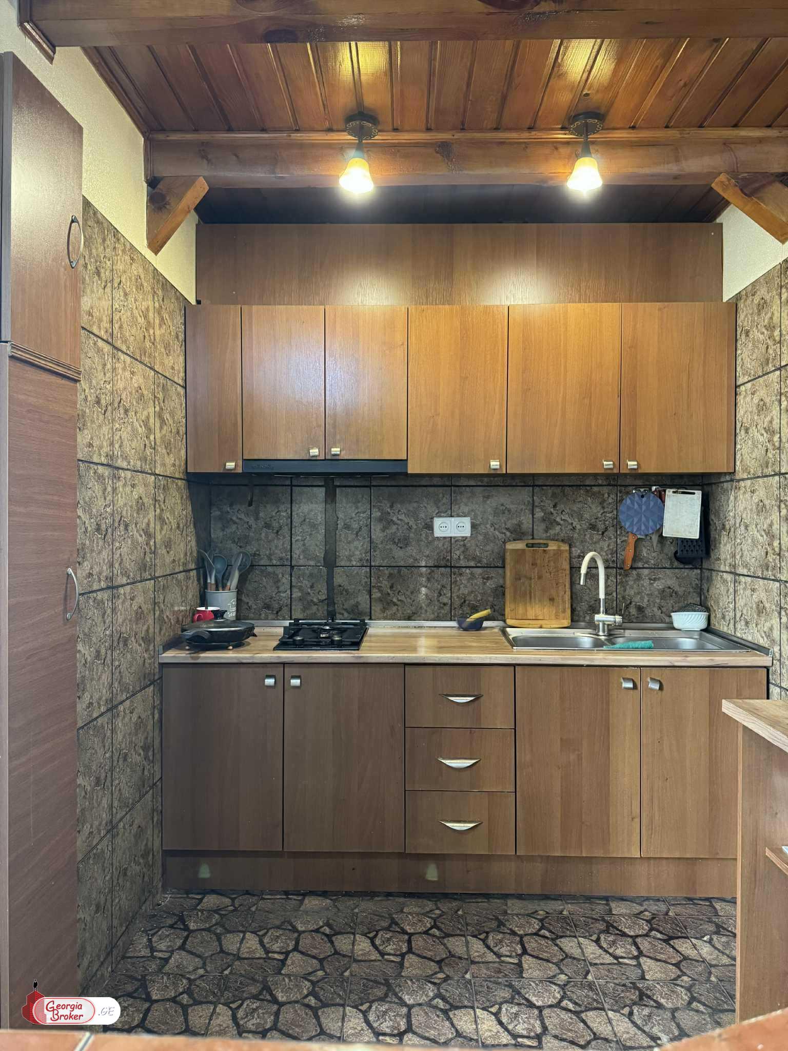 იყიდება ახალი გარემონტებული 2 ოთახიანი ბინა