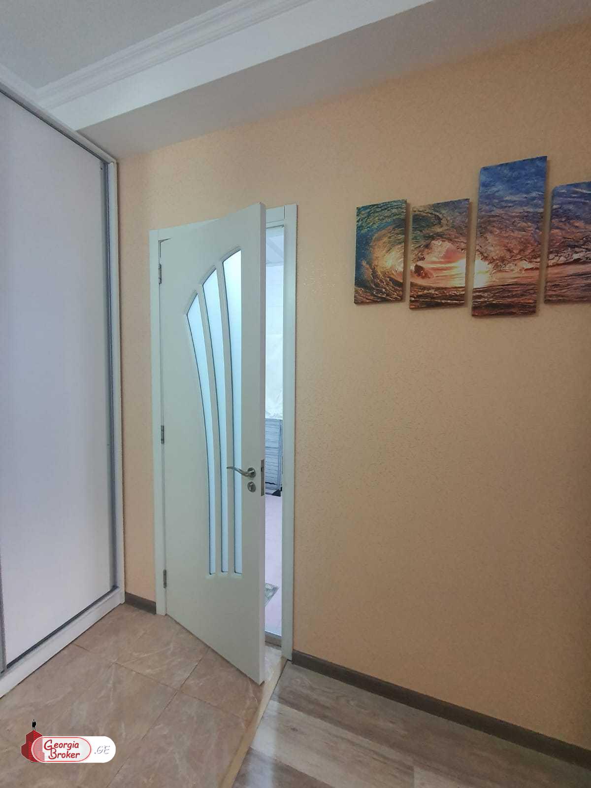 იყიდება ახალი გარემონტებული 2 ოთახიანი ბინა