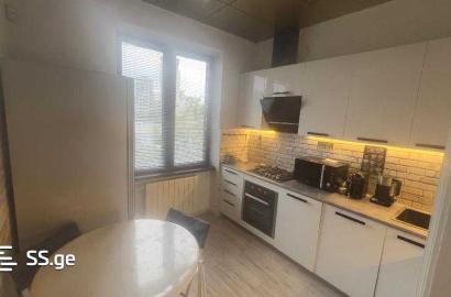 продается квартира с новым ремонтом 4-комнаты