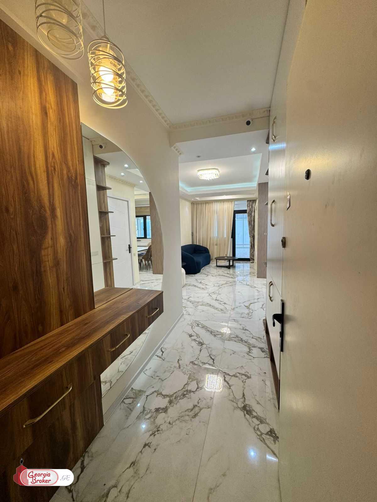 продается квартира с новым ремонтом 3-комнаты