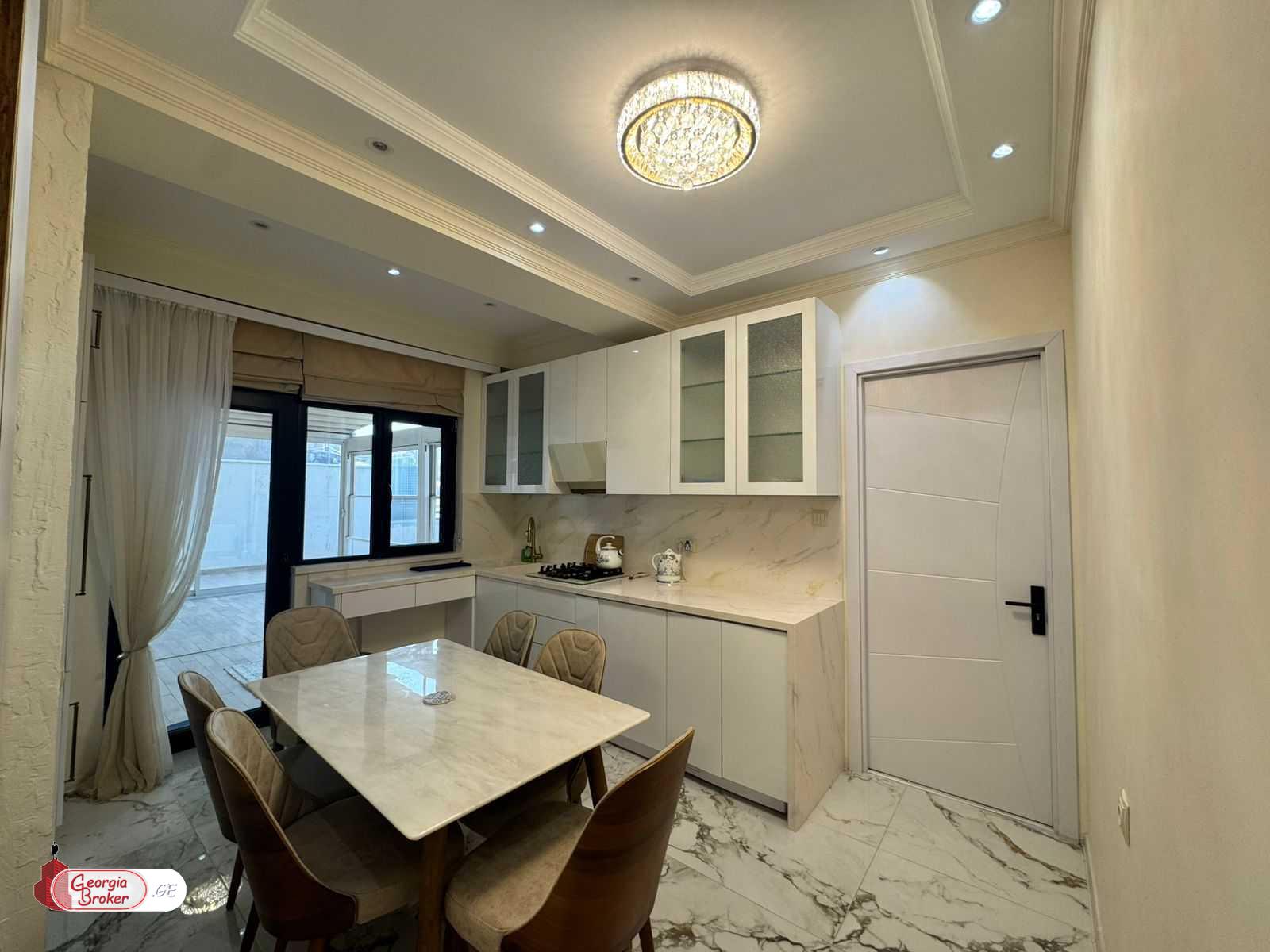 продается квартира с новым ремонтом 3-комнаты