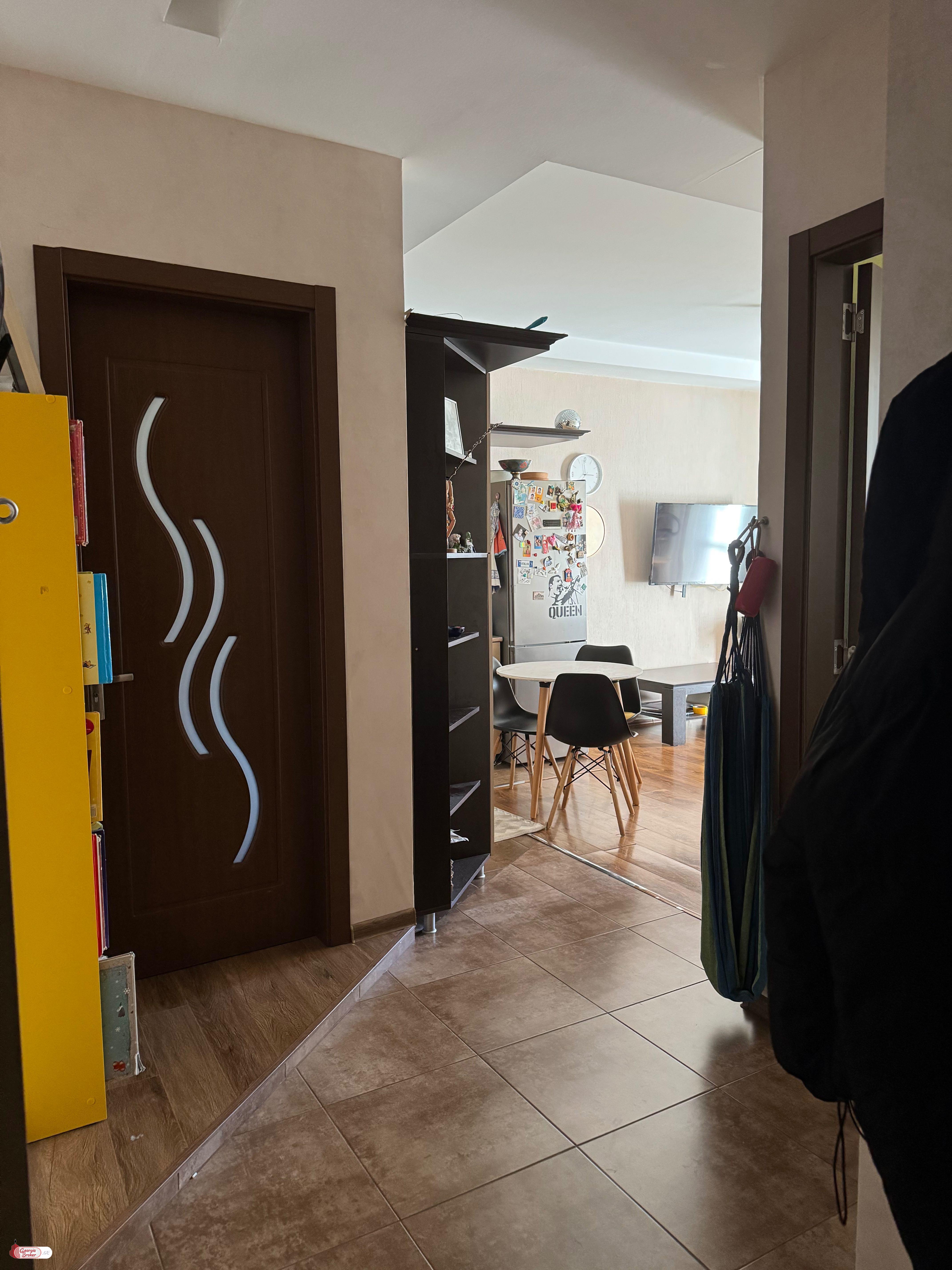 იყიდება ახალი გარემონტებული 3 ოთახიანი ბინა