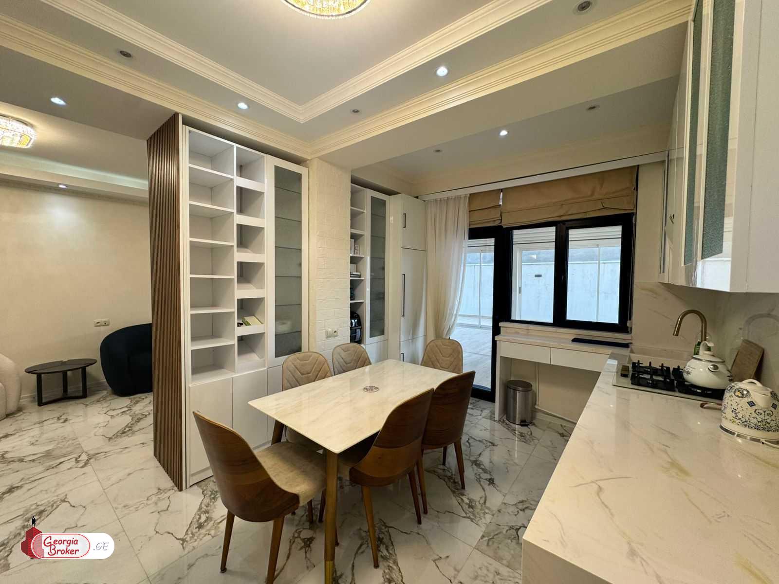 продается квартира с новым ремонтом 3-комнаты