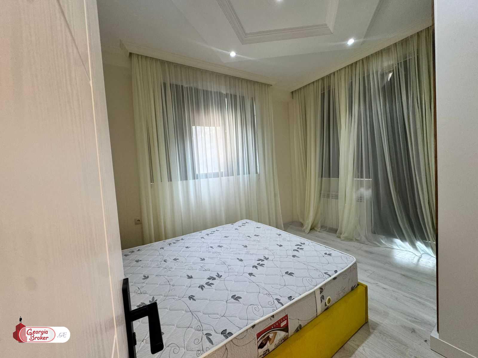 продается квартира с новым ремонтом 3-комнаты