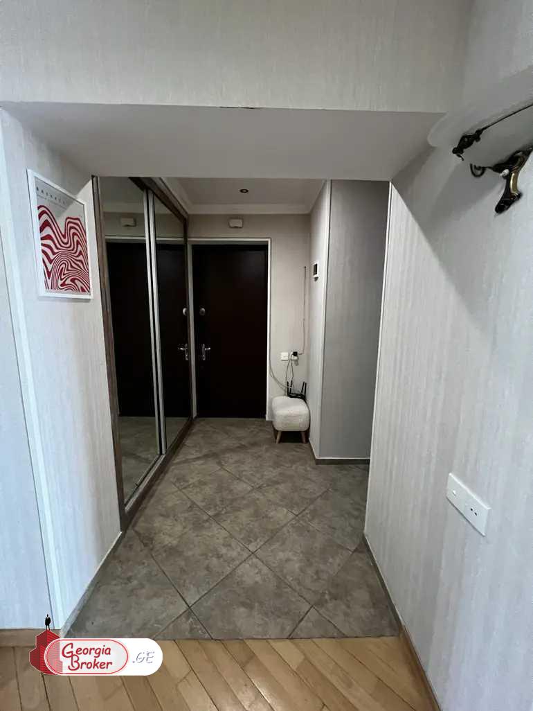 იყიდება ახალი გარემონტებული 4 ოთახიანი ბინა