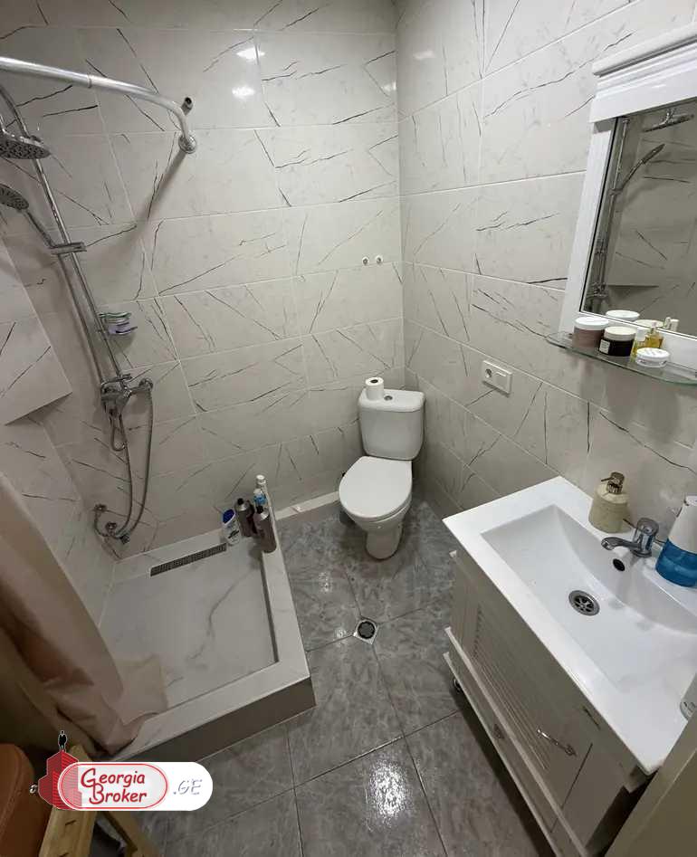 იყიდება ახალი გარემონტებული 4 ოთახიანი ბინა