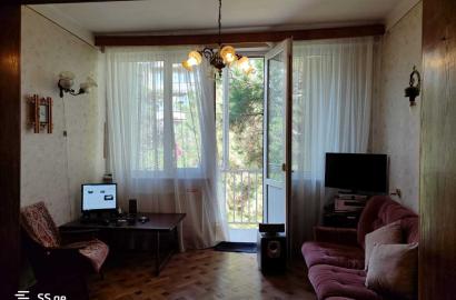 old repaired 4-room apartment for sale