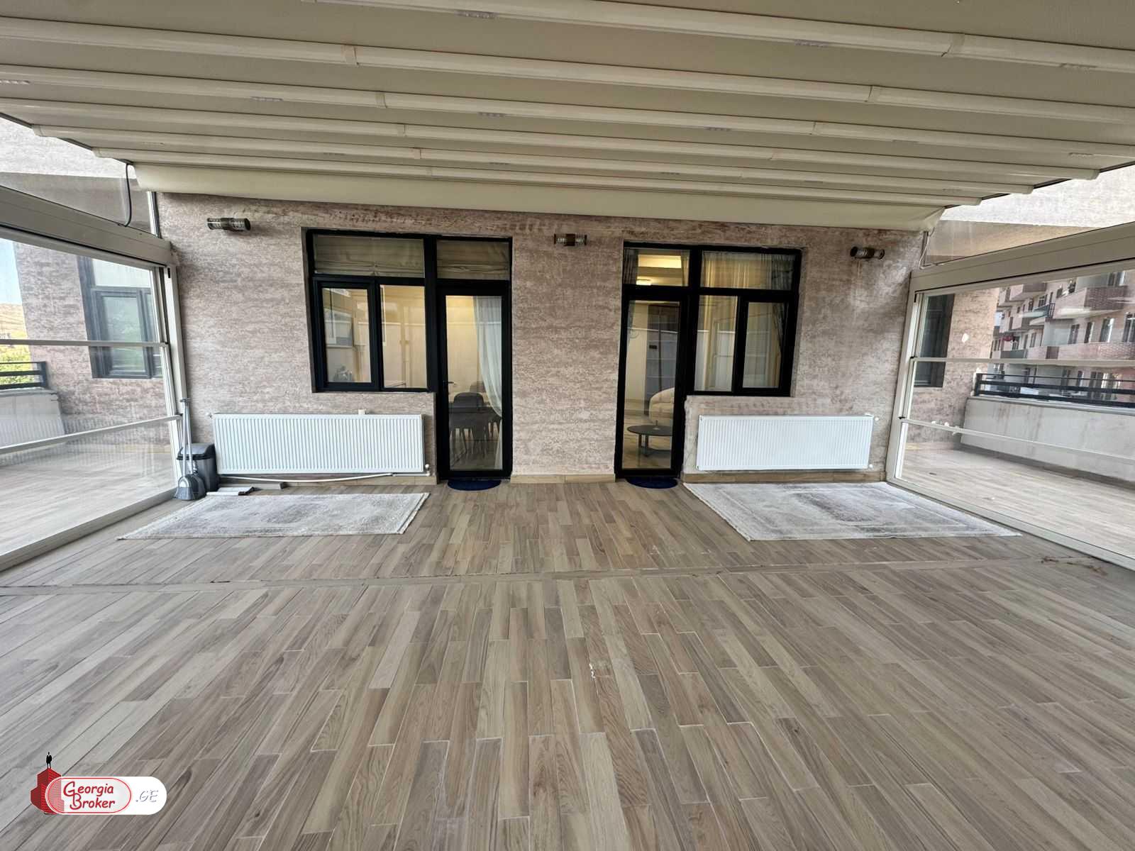 продается квартира с новым ремонтом 3-комнаты