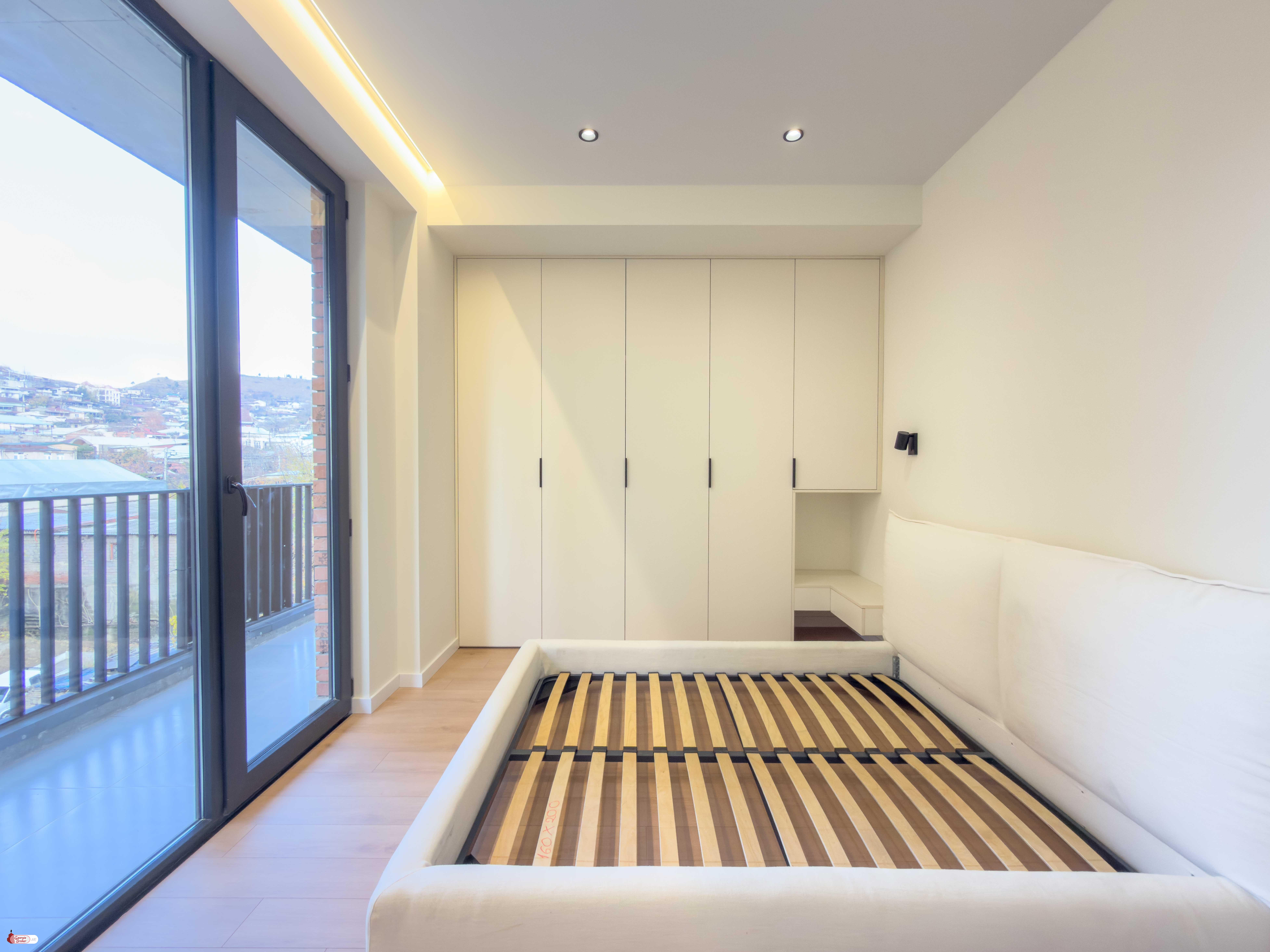 იყიდება ახალი გარემონტებული 4 ოთახიანი ბინა