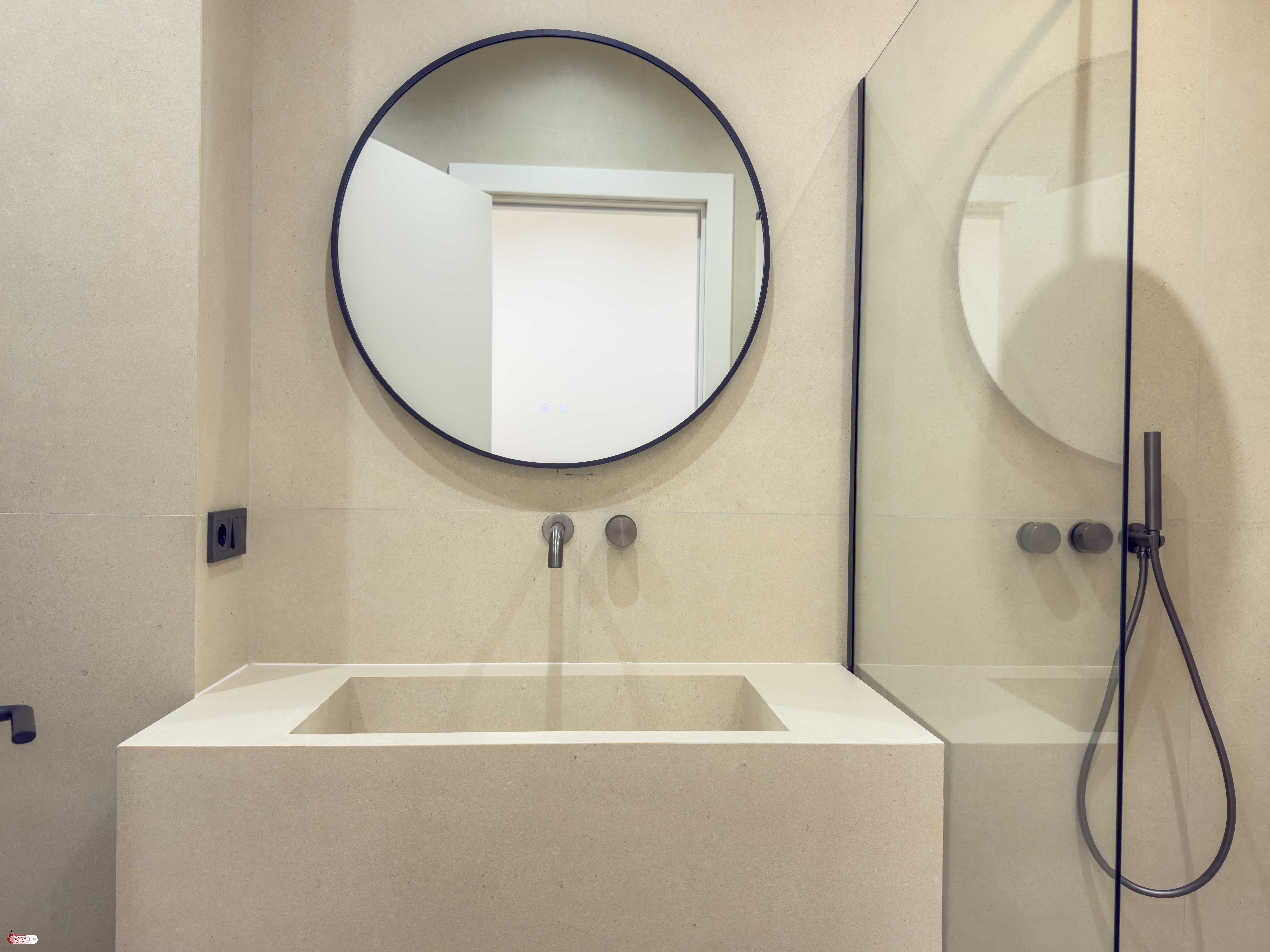 იყიდება ახალი გარემონტებული 4 ოთახიანი ბინა