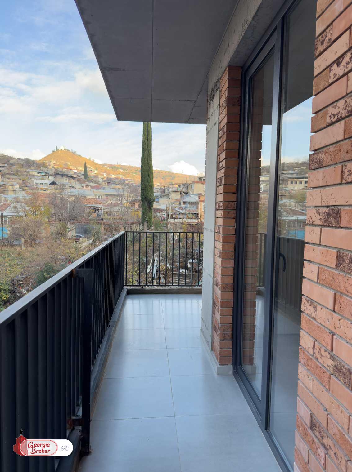 იყიდება ახალი გარემონტებული 4 ოთახიანი ბინა