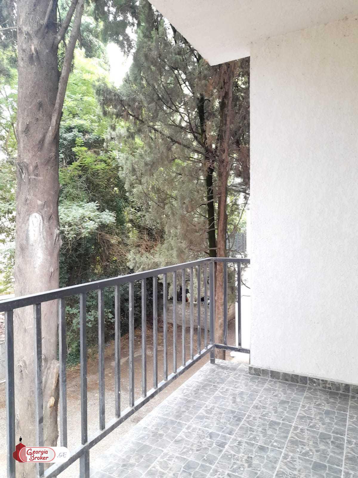 продается квартира с новым ремонтом 3-комнаты