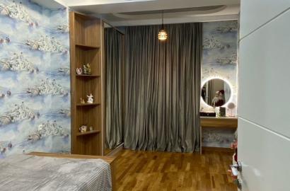 продается квартира с новым ремонтом 4-комнаты