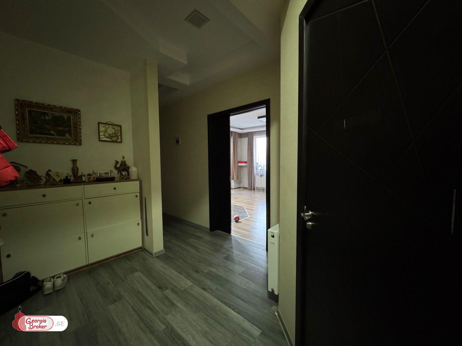 nearly repaired 3-room apartment for sale