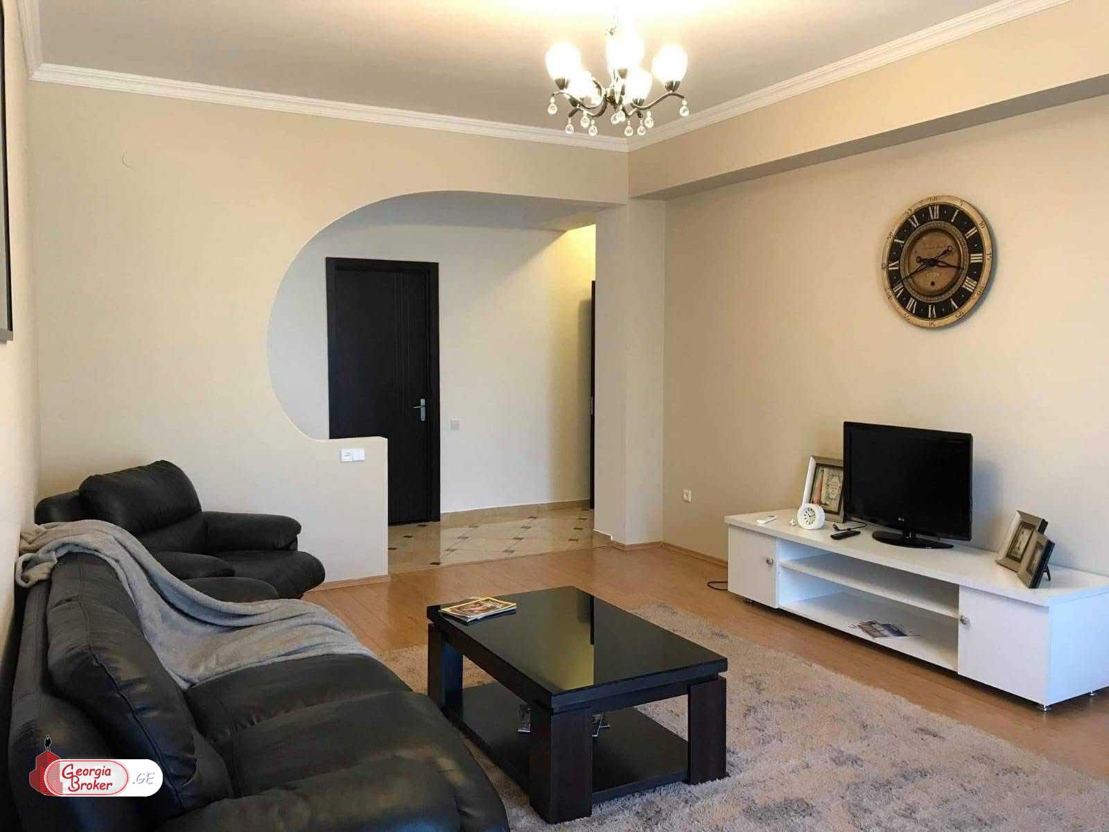 продается квартира с новым ремонтом 4-комнаты