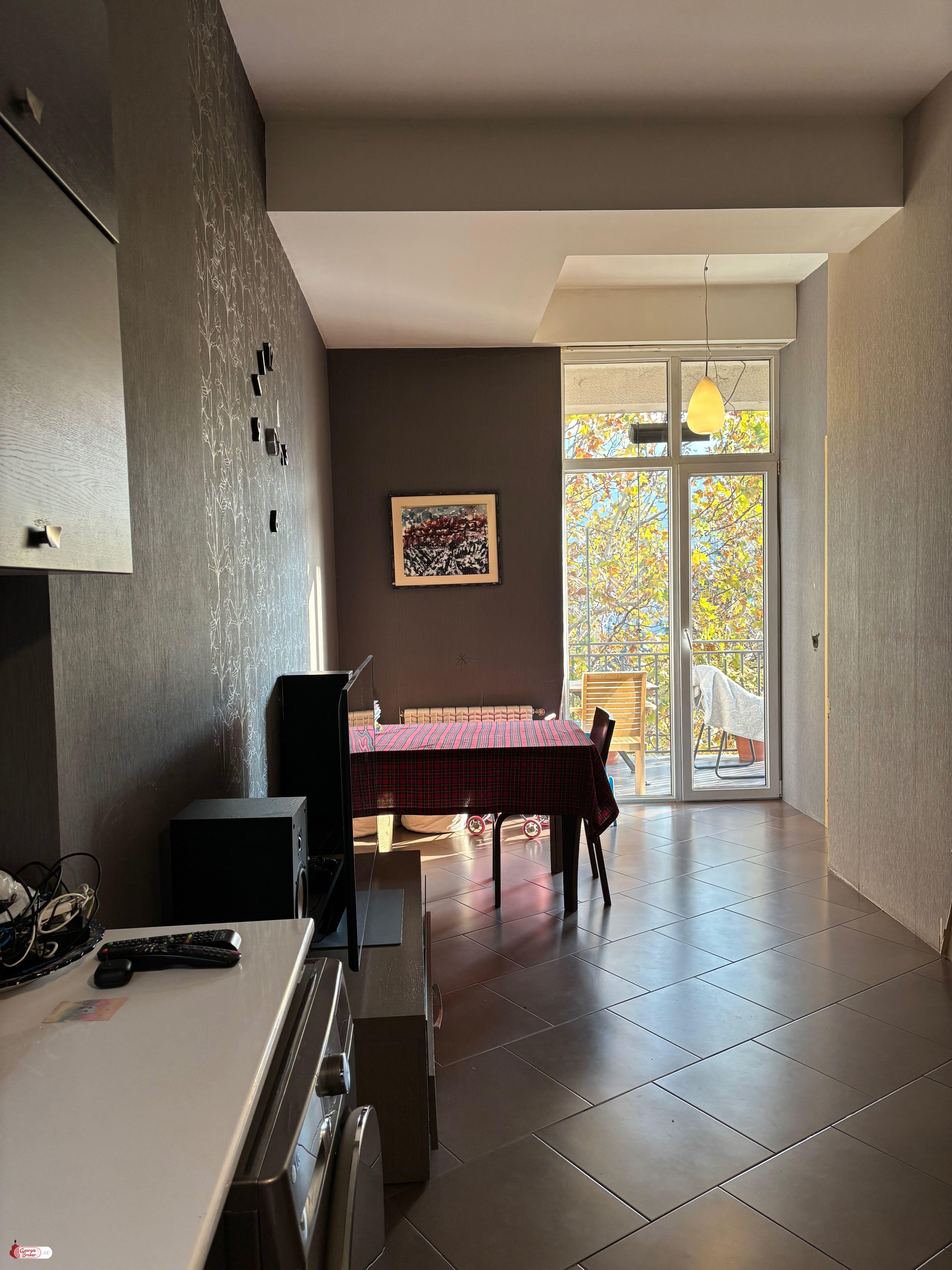 იყიდება ახალი გარემონტებული 3 ოთახიანი ბინა