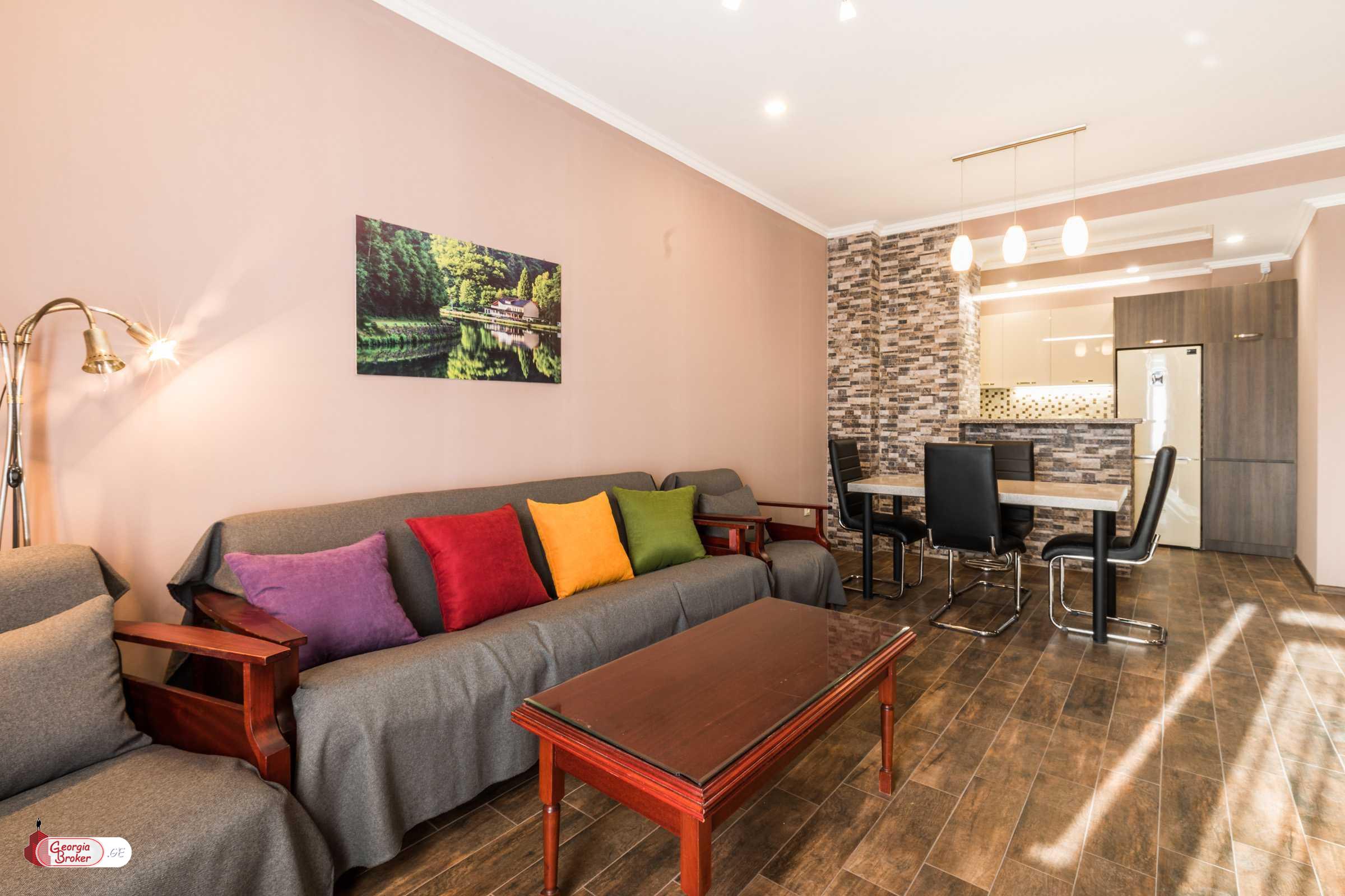 იყიდება ახალი გარემონტებული 4 ოთახიანი ბინა