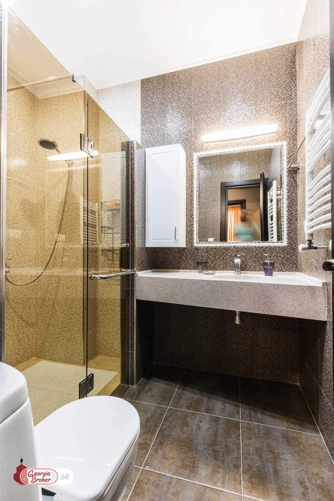 იყიდება ახალი გარემონტებული 4 ოთახიანი ბინა