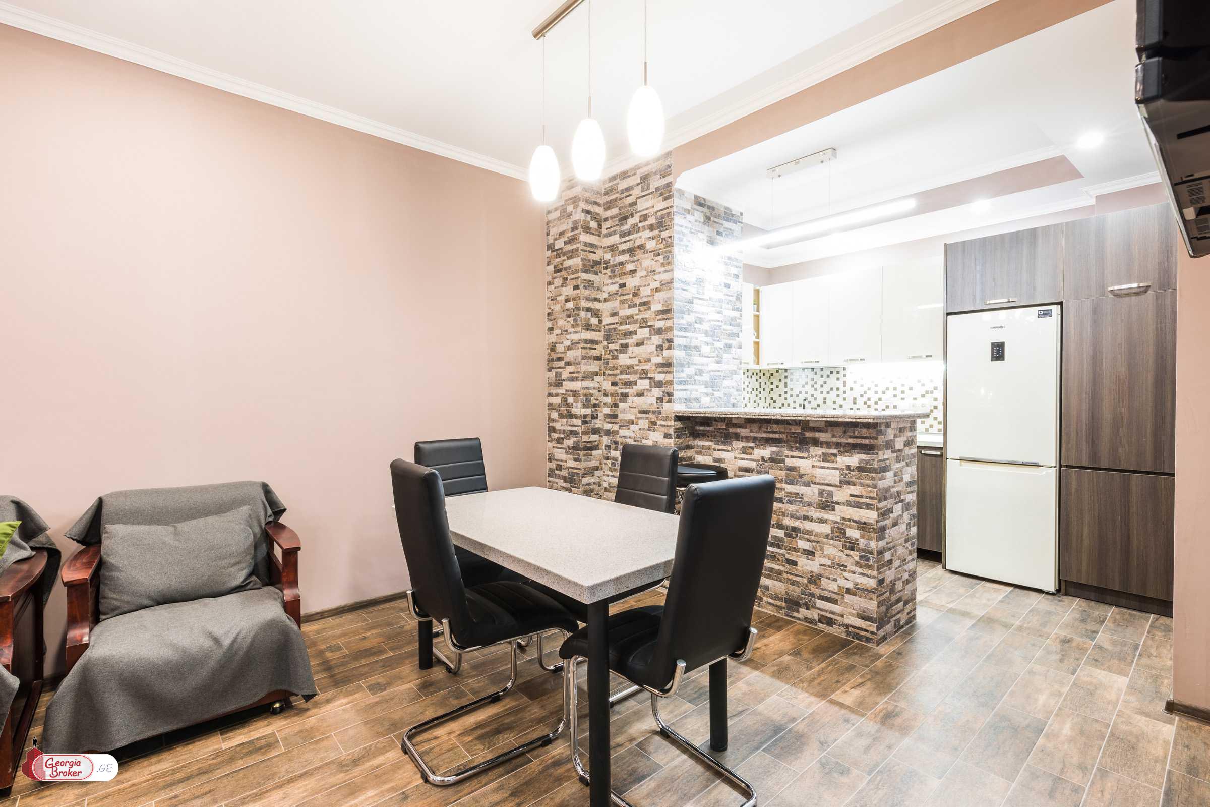 იყიდება ახალი გარემონტებული 4 ოთახიანი ბინა