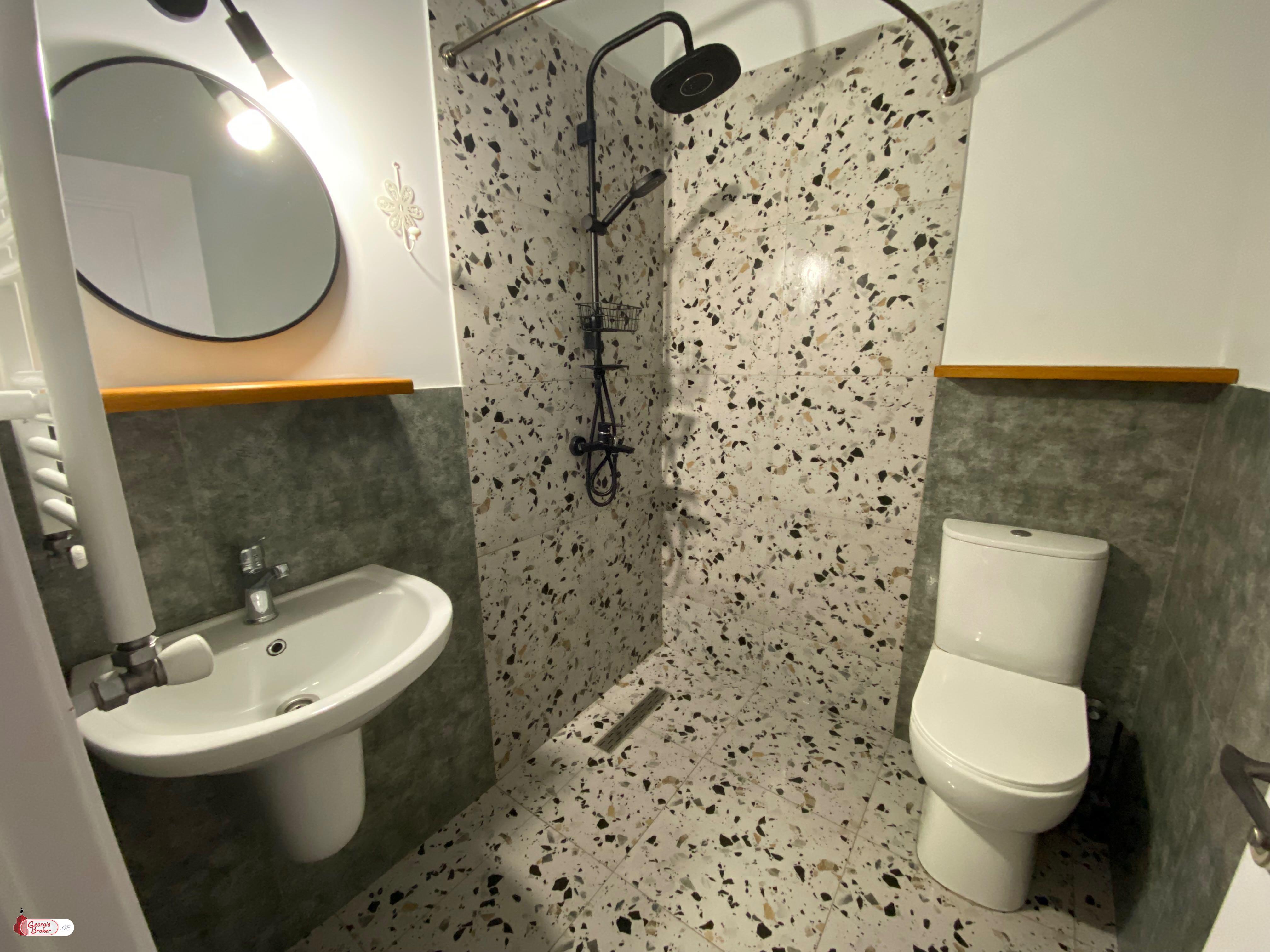 იყიდება ახალი გარემონტებული 3 ოთახიანი ბინა