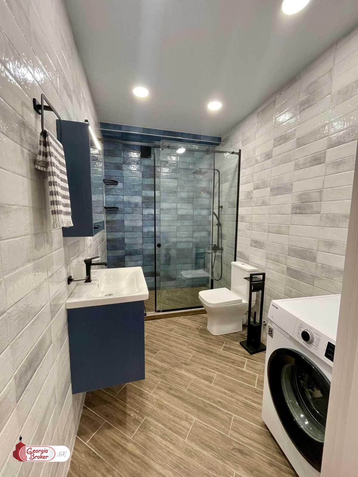 продается квартира с новым ремонтом 4-комнаты