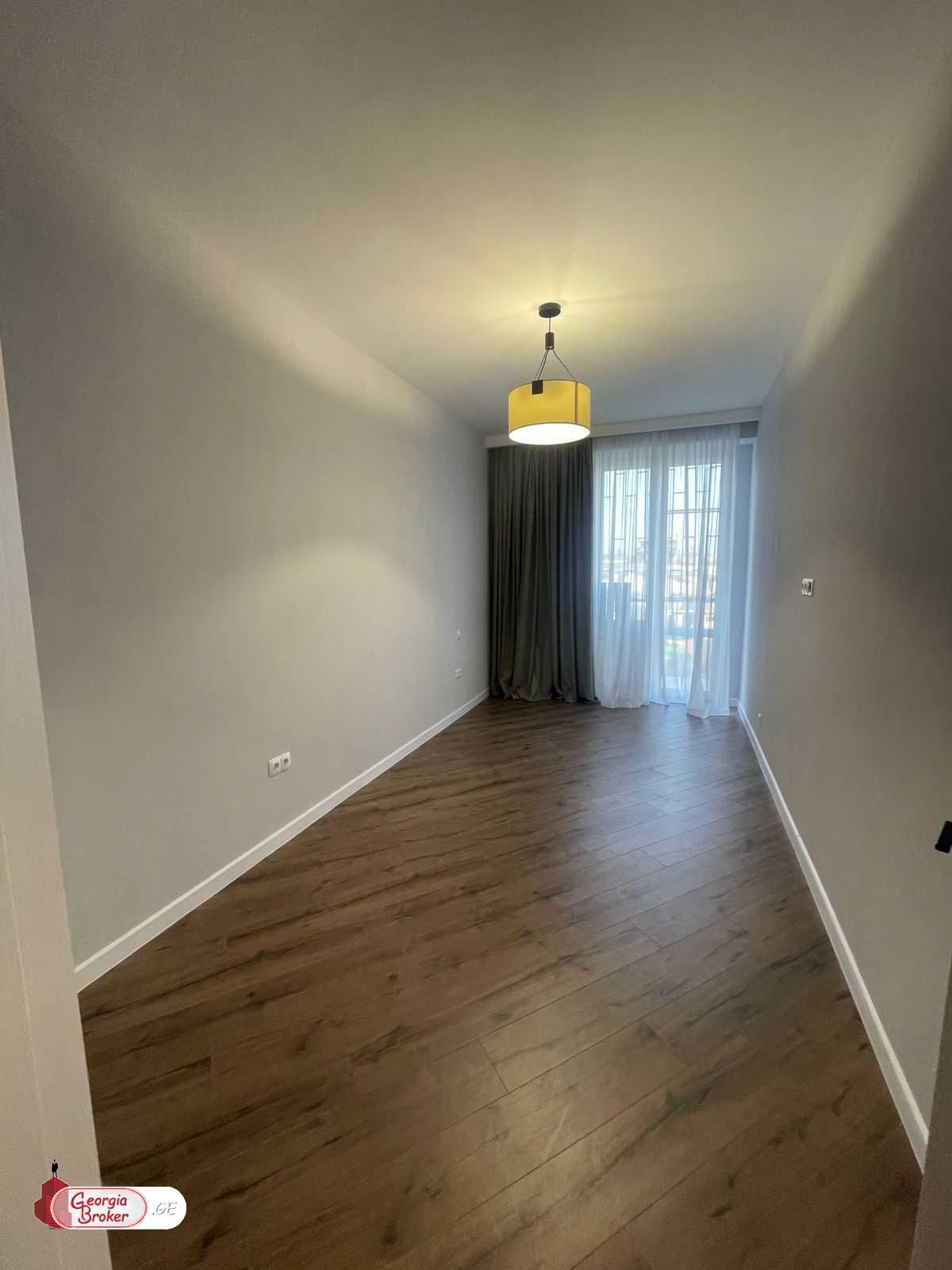 продается квартира с новым ремонтом 4-комнаты