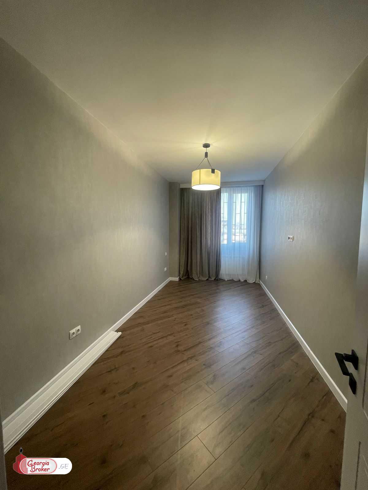 продается квартира с новым ремонтом 4-комнаты