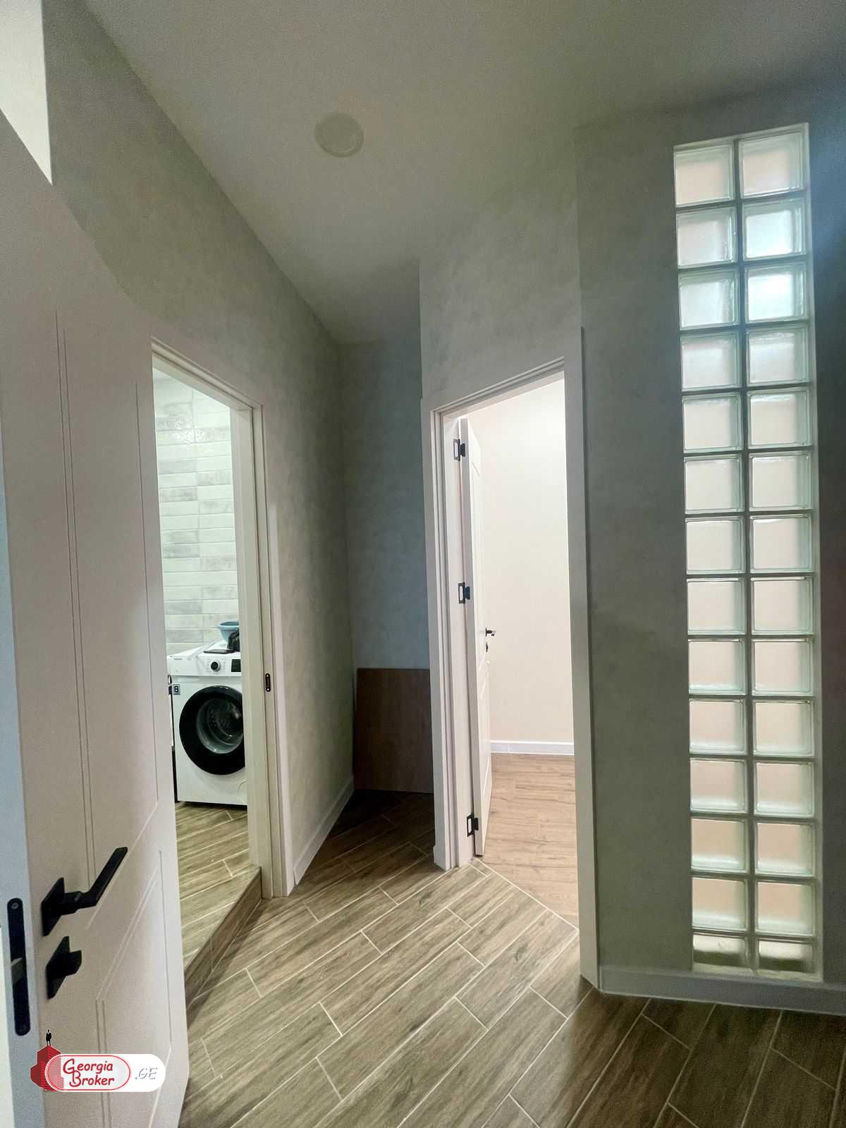 продается квартира с новым ремонтом 4-комнаты