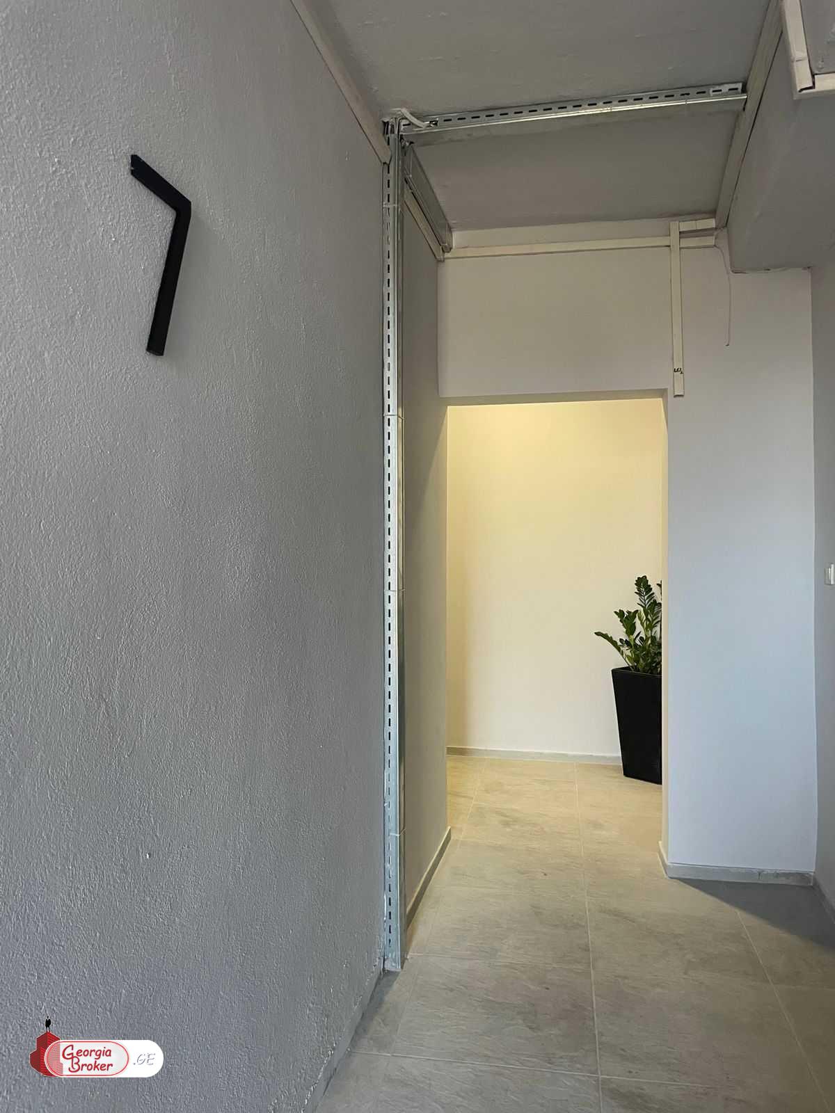 продается квартира с новым ремонтом 4-комнаты