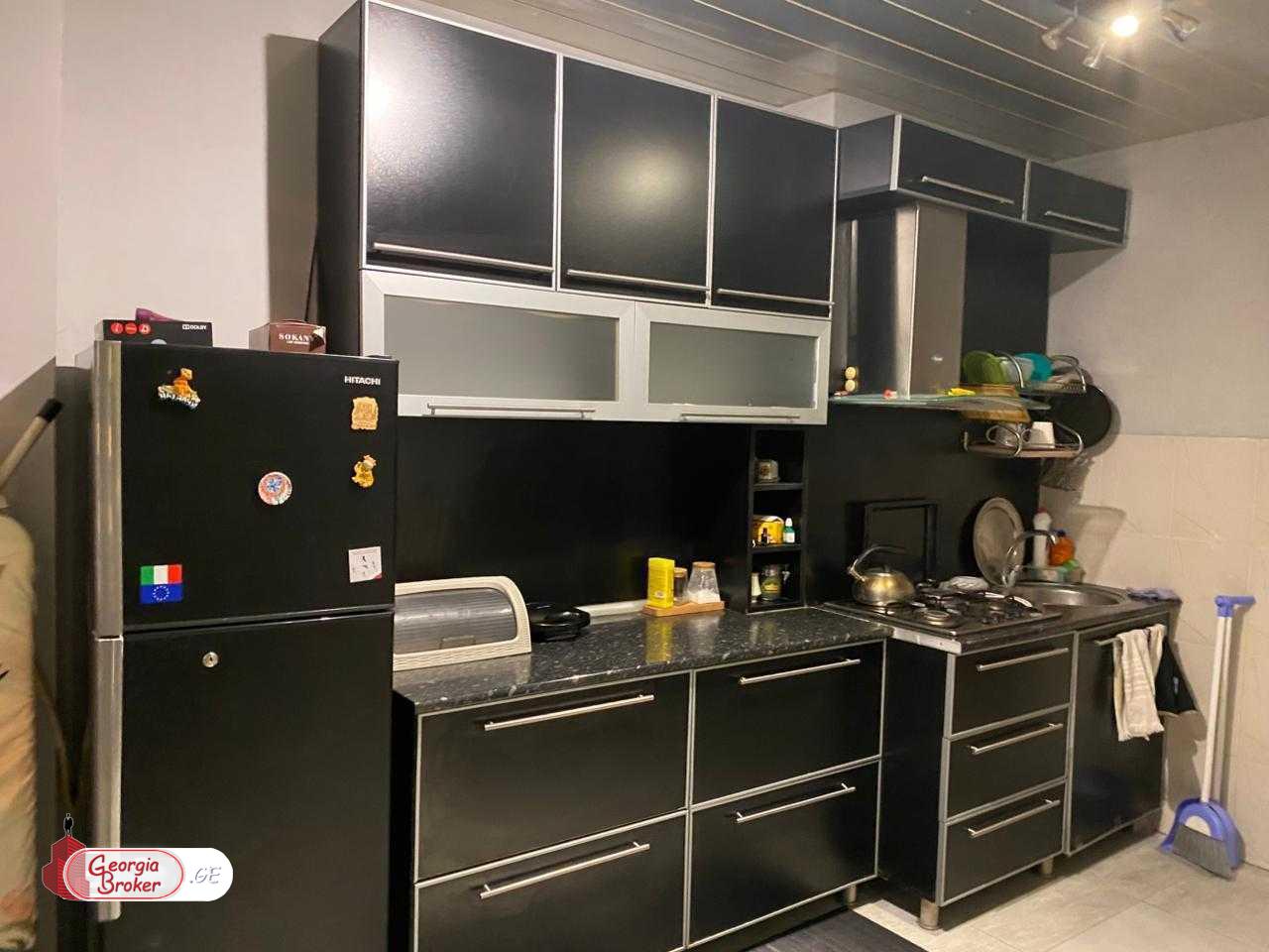 продается квартира с новым ремонтом 4-комнаты