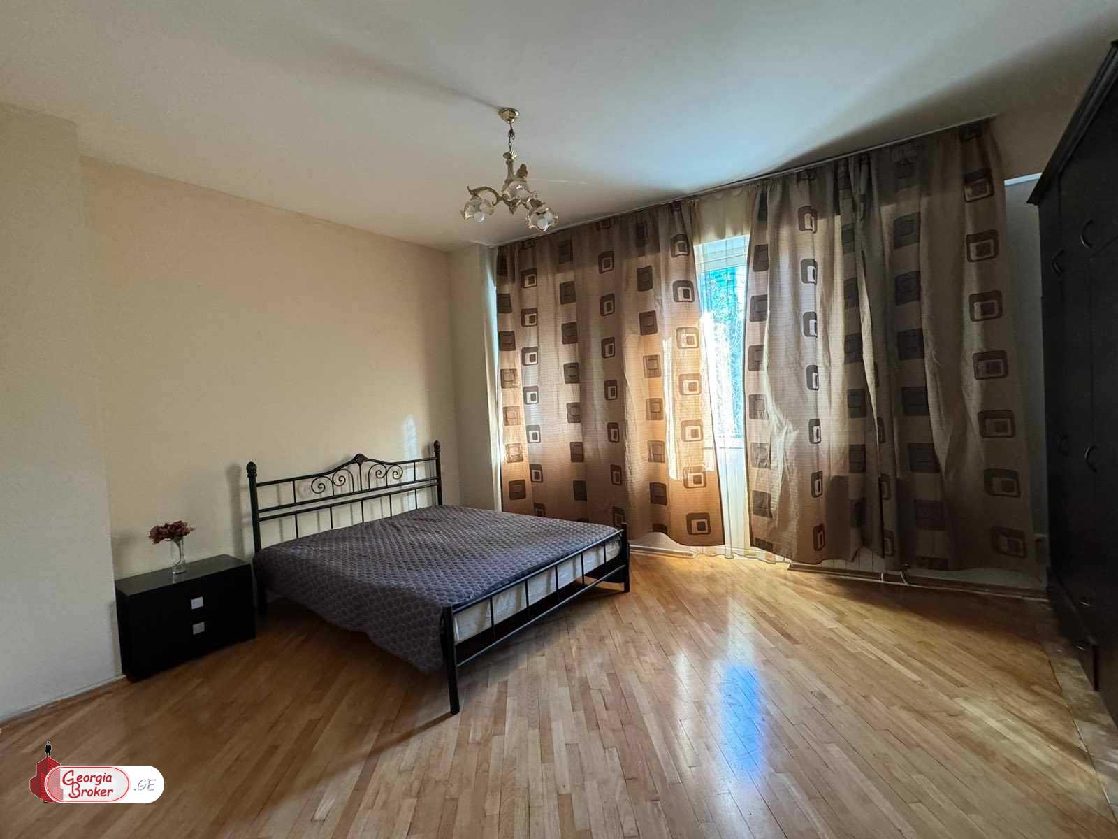 продается квартира с новым ремонтом 3-комнаты