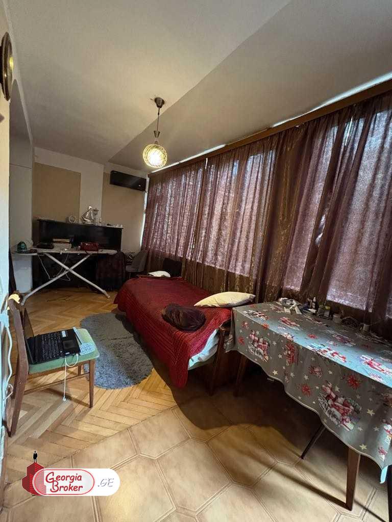 იყიდება ახალი გარემონტებული 5 ოთახიანი ბინა