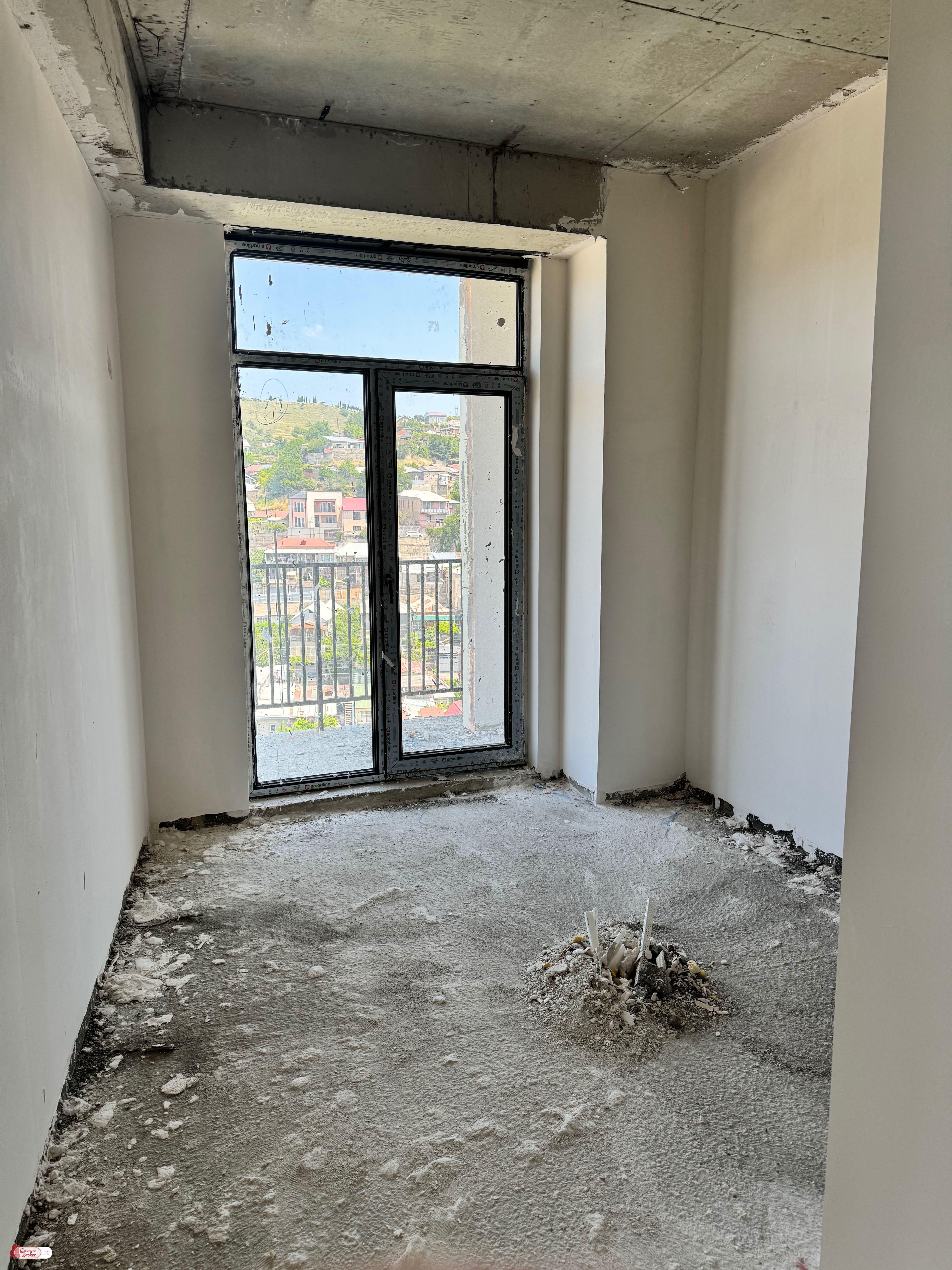 იყიდება ახალი აშენებული 2 ოთახიანი ბინა