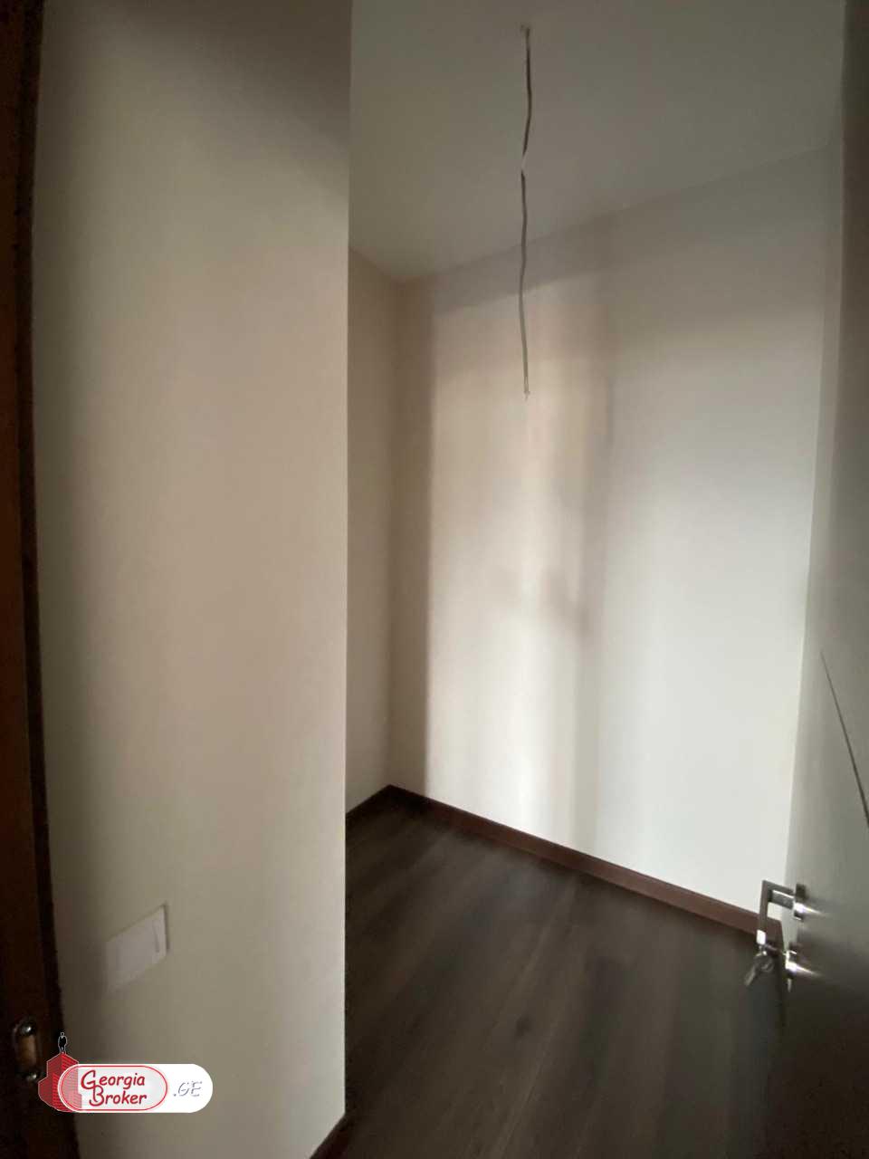 იყიდება ახალი გარემონტებული 3 ოთახიანი ბინა
