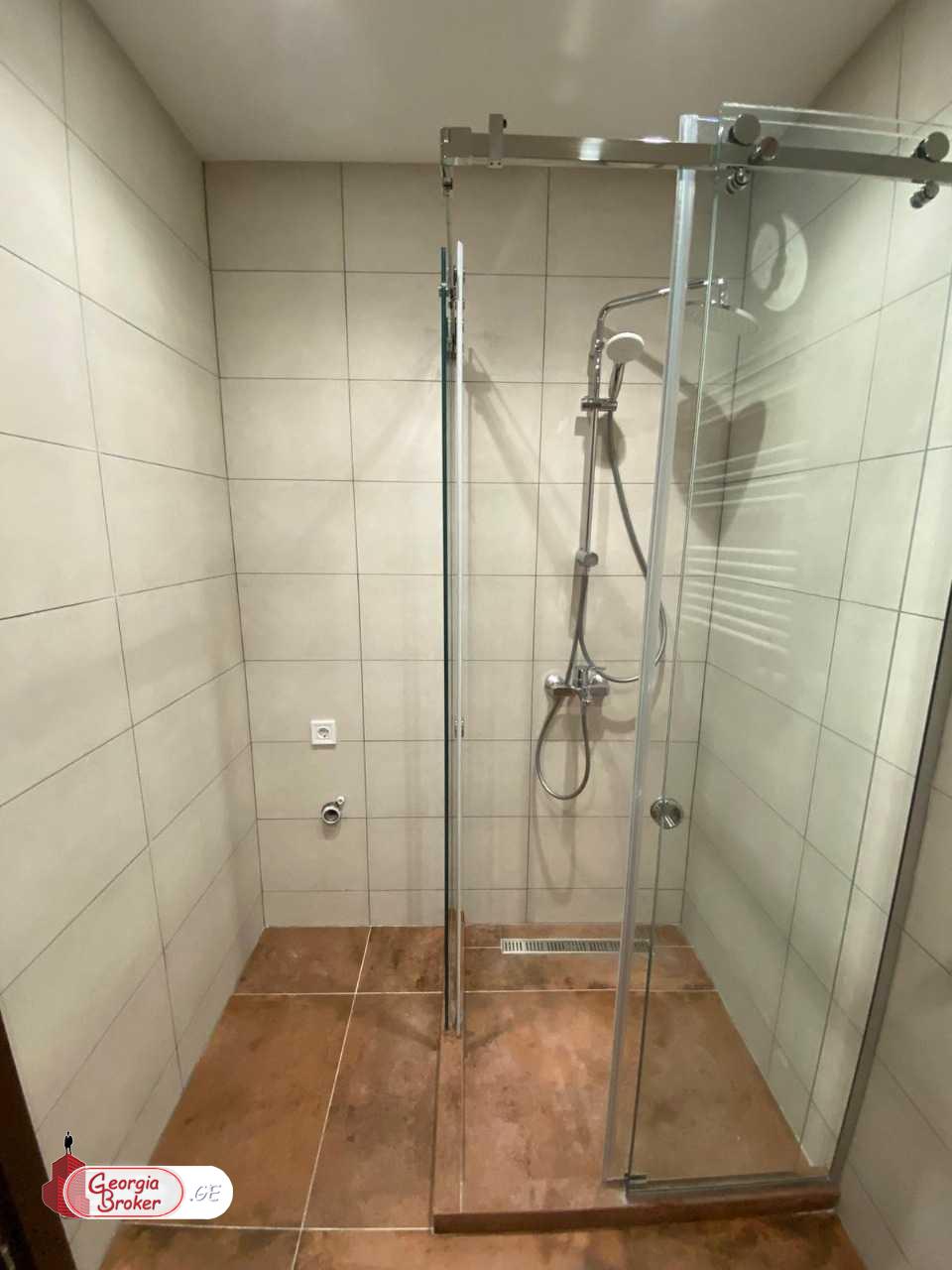 იყიდება ახალი გარემონტებული 3 ოთახიანი ბინა