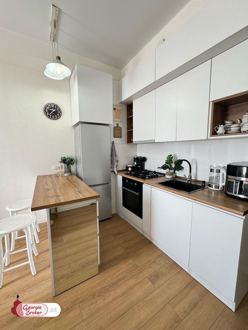 იყიდება ახალი გარემონტებული 2 ოთახიანი ბინა